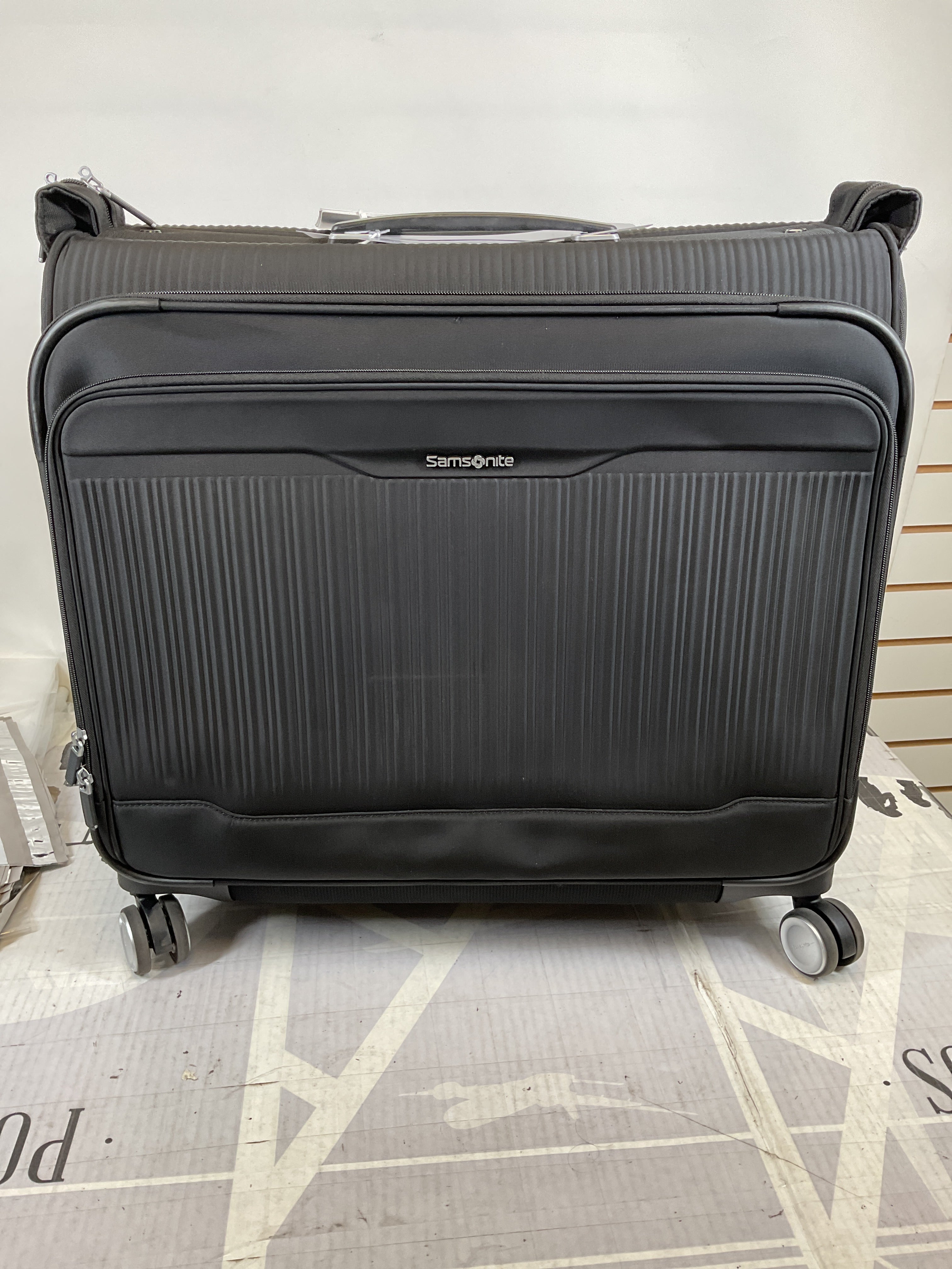 Samsonite Silhouette 18 Spinner Garment Bag ( Black , One Size ) Black One Size U3