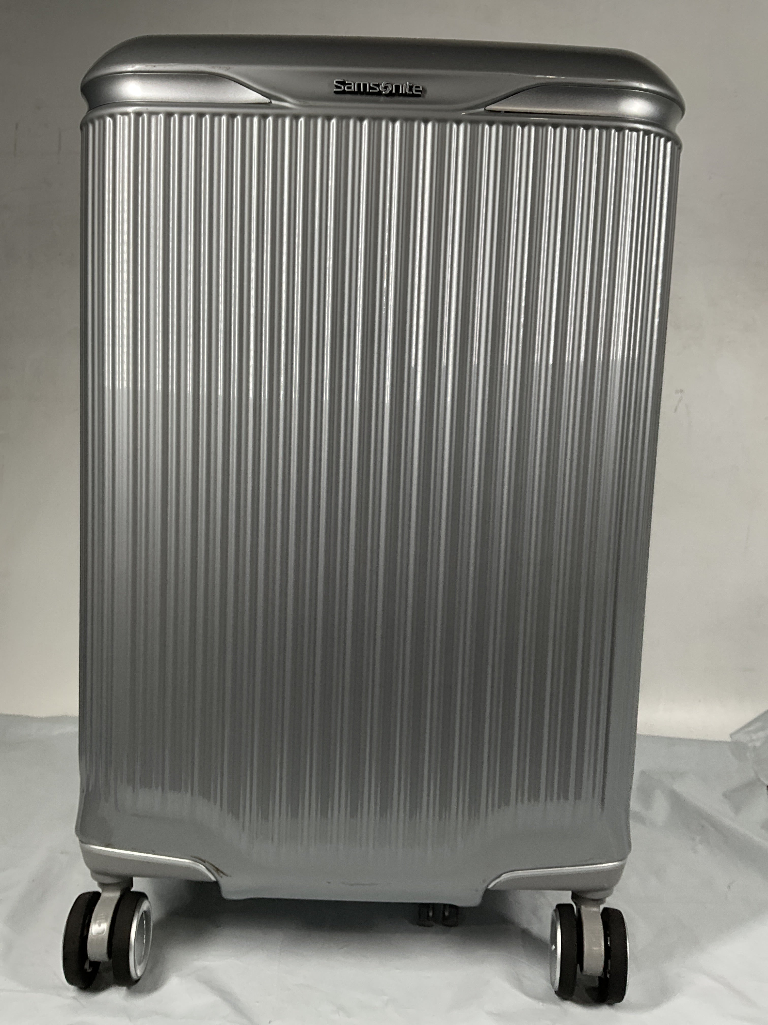 Samsonite Silhouette 18 Hardside Carry-On Expandable Spinner ( Metallic Silver , One Size ) Metallic Silver One Size U2