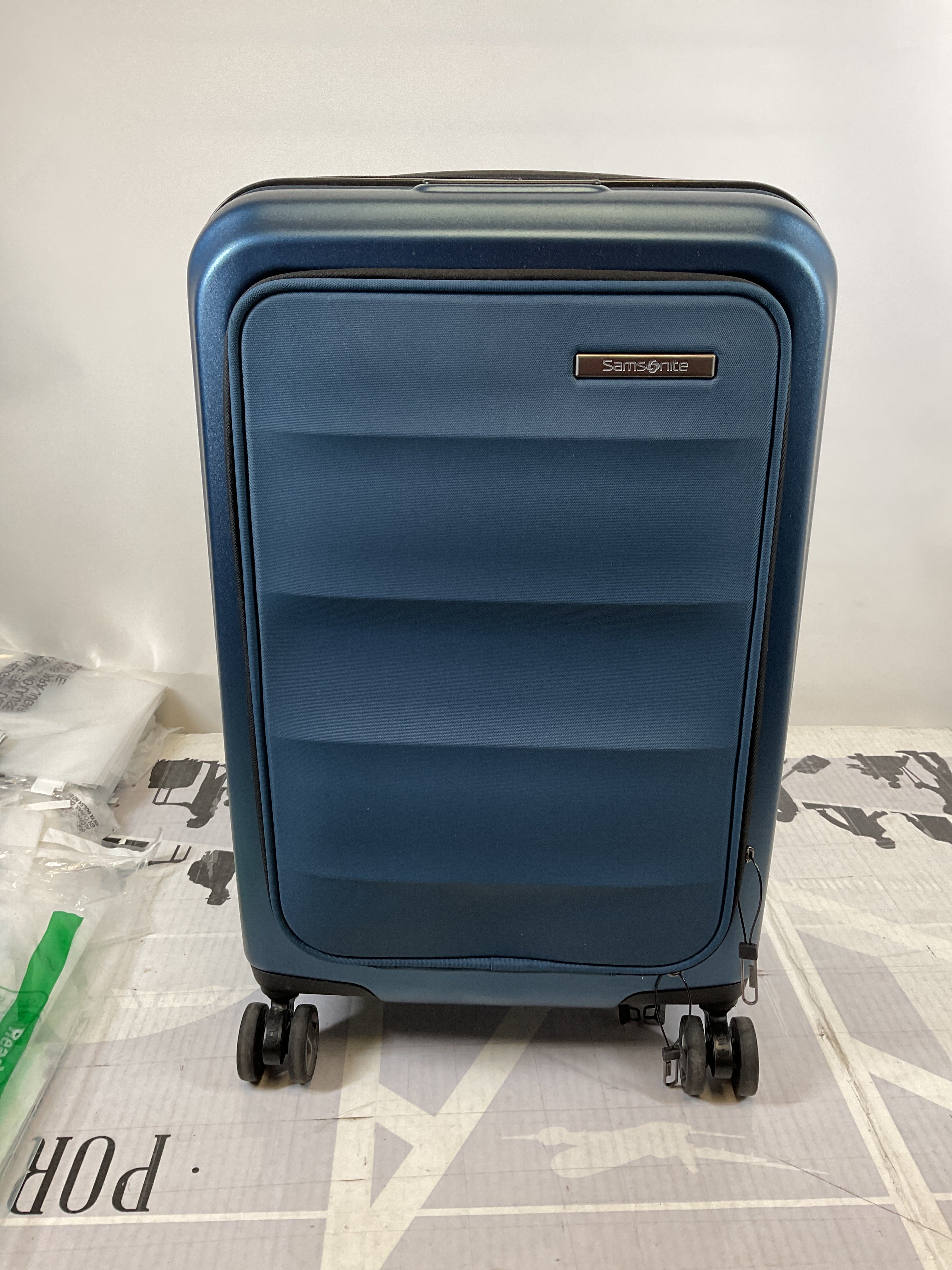 Samsonite Octiv Hardside Spinner ( Blue Denim , Front Pocket Carry-On 21 inch ) Blue Denim Front Pocket Carry On 21 Inch U8
