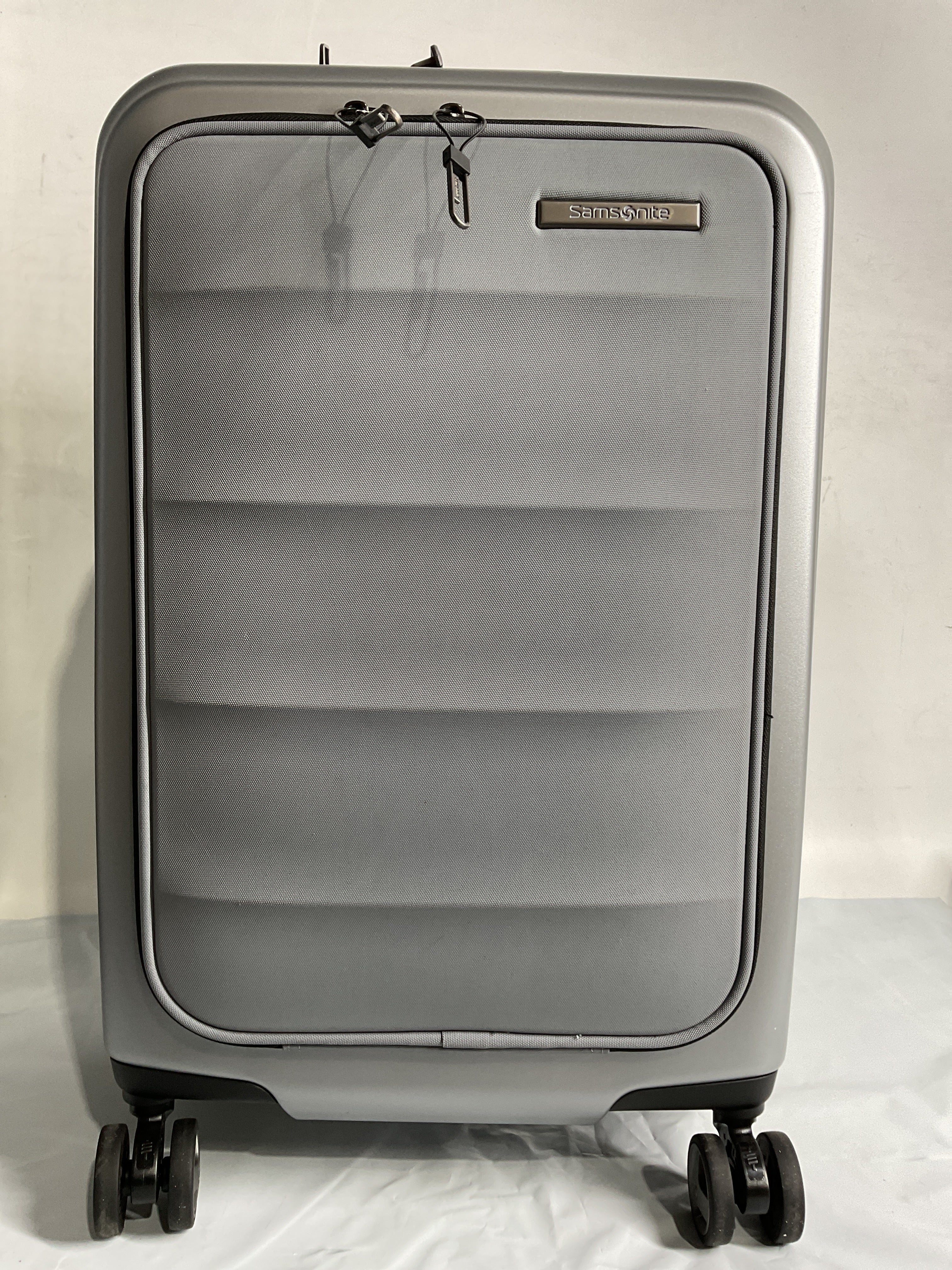 Samsonite Octiv Hardside Spinner ( Aluminum Silver , Front Pocket Carry-On 21 inch ) Aluminum Silver Front Pocket Carry On 21 Inch U4