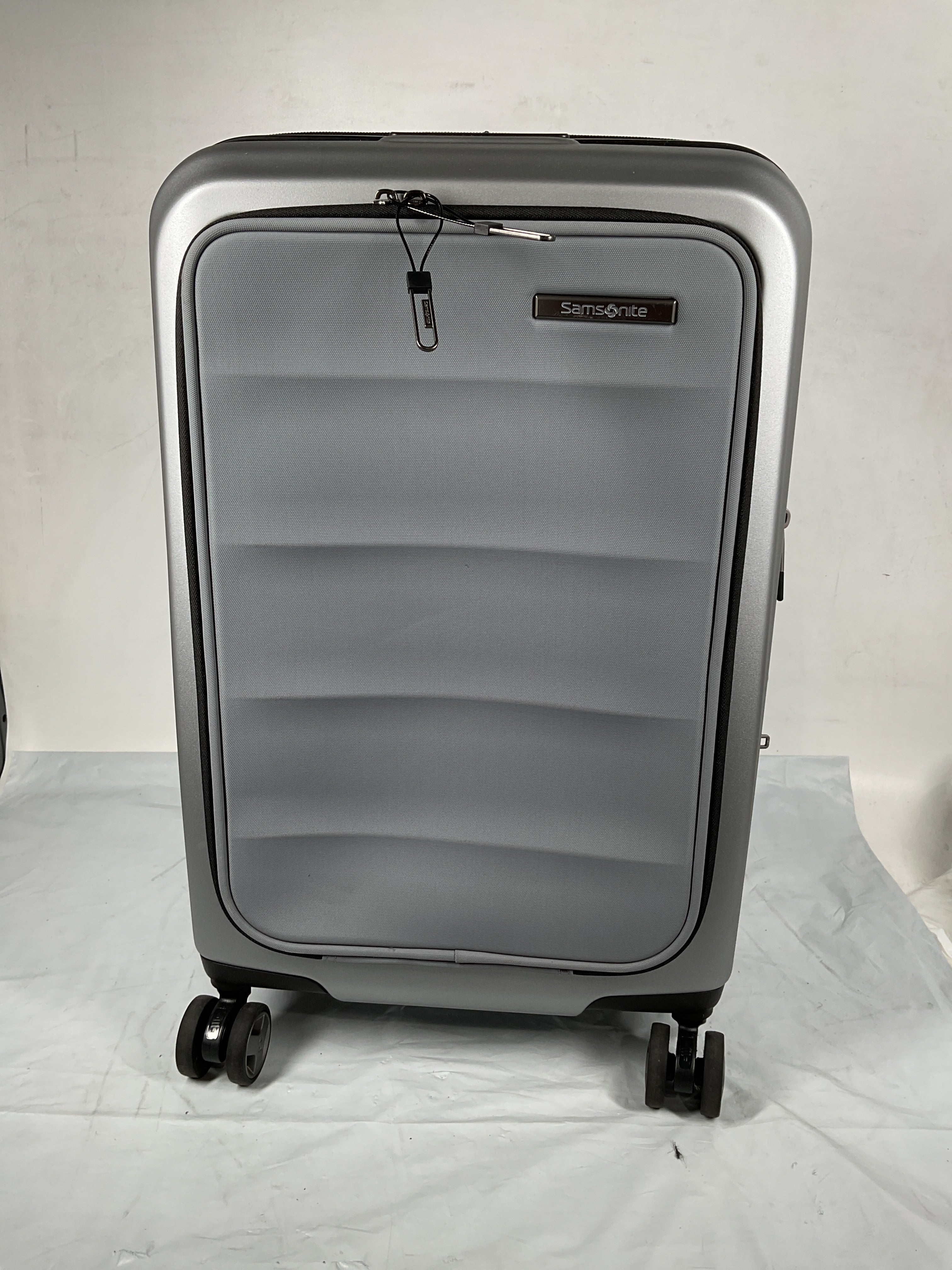 Samsonite Octiv Hardside Spinner ( Aluminum Silver , Front Pocket Carry-On 21 inch ) Aluminum Silver Front Pocket Carry On 21 Inch U5