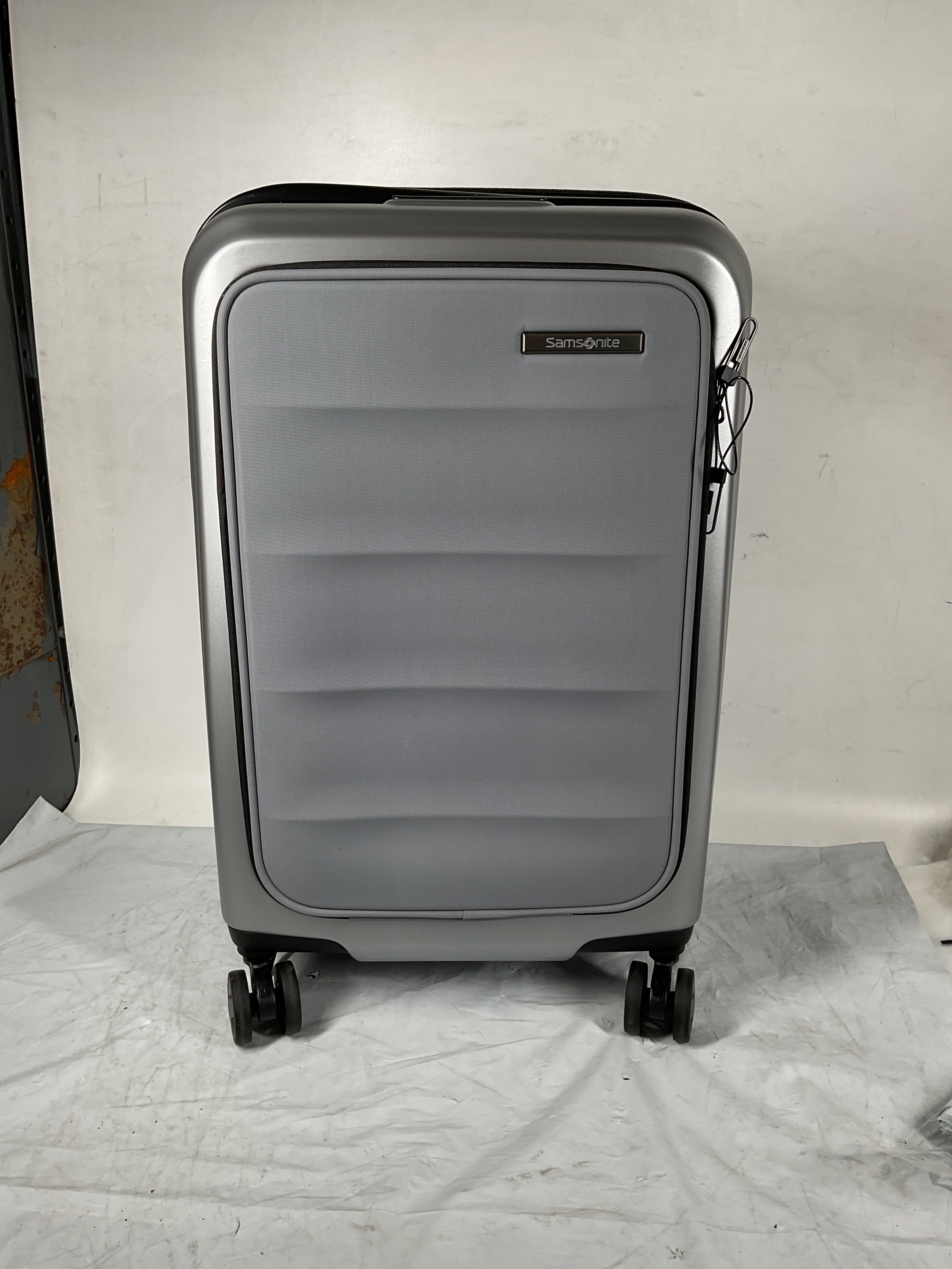 Samsonite Octiv Hardside Spinner ( Aluminum Silver , Front Pocket Carry-On 21 inch ) Aluminum Silver Front Pocket Carry On 21 Inch U6