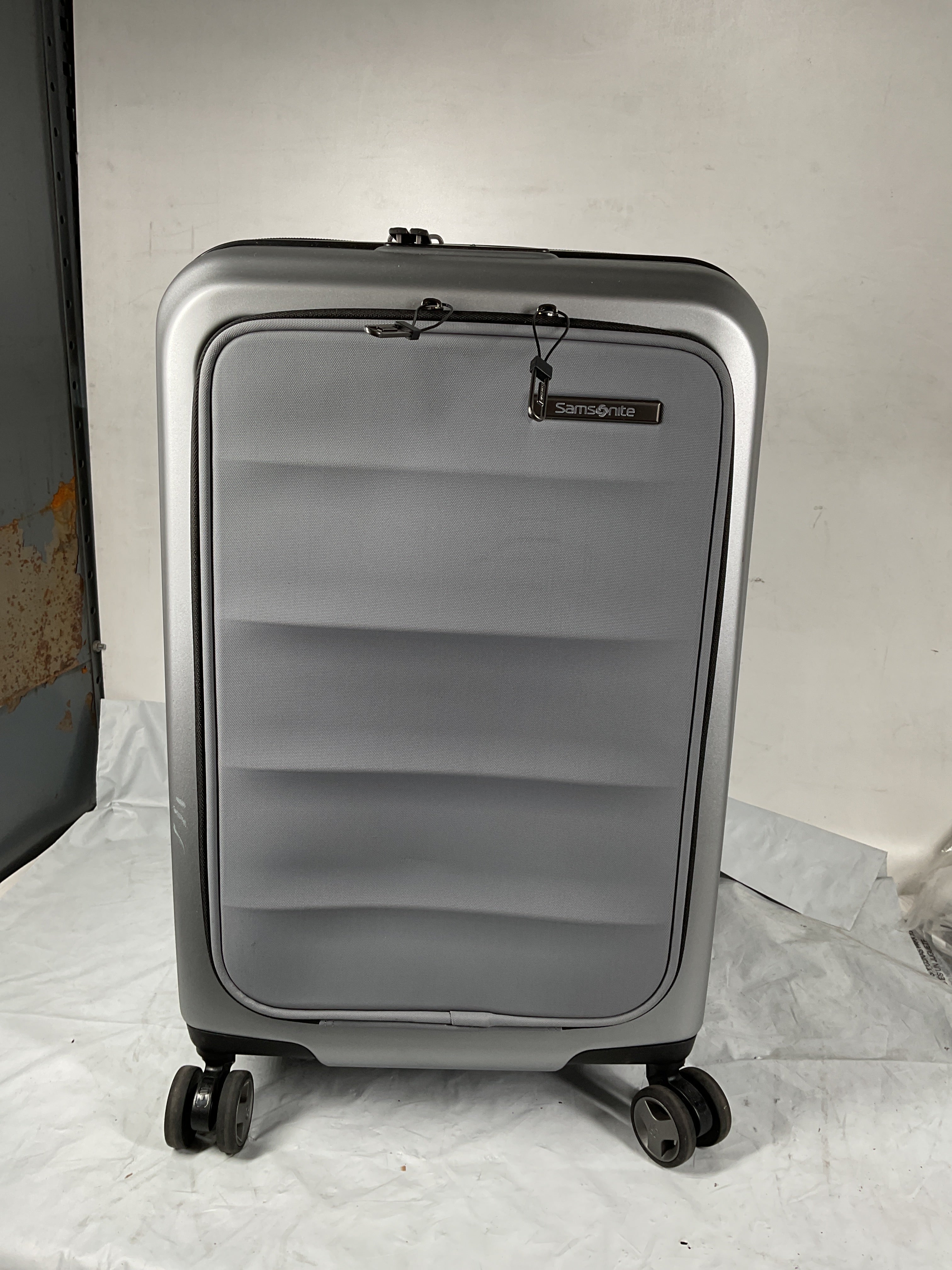 Samsonite Octiv Hardside Spinner ( Aluminum Silver , Front Pocket Carry-On 21 inch ) Aluminum Silver Front Pocket Carry On 21 Inch U7