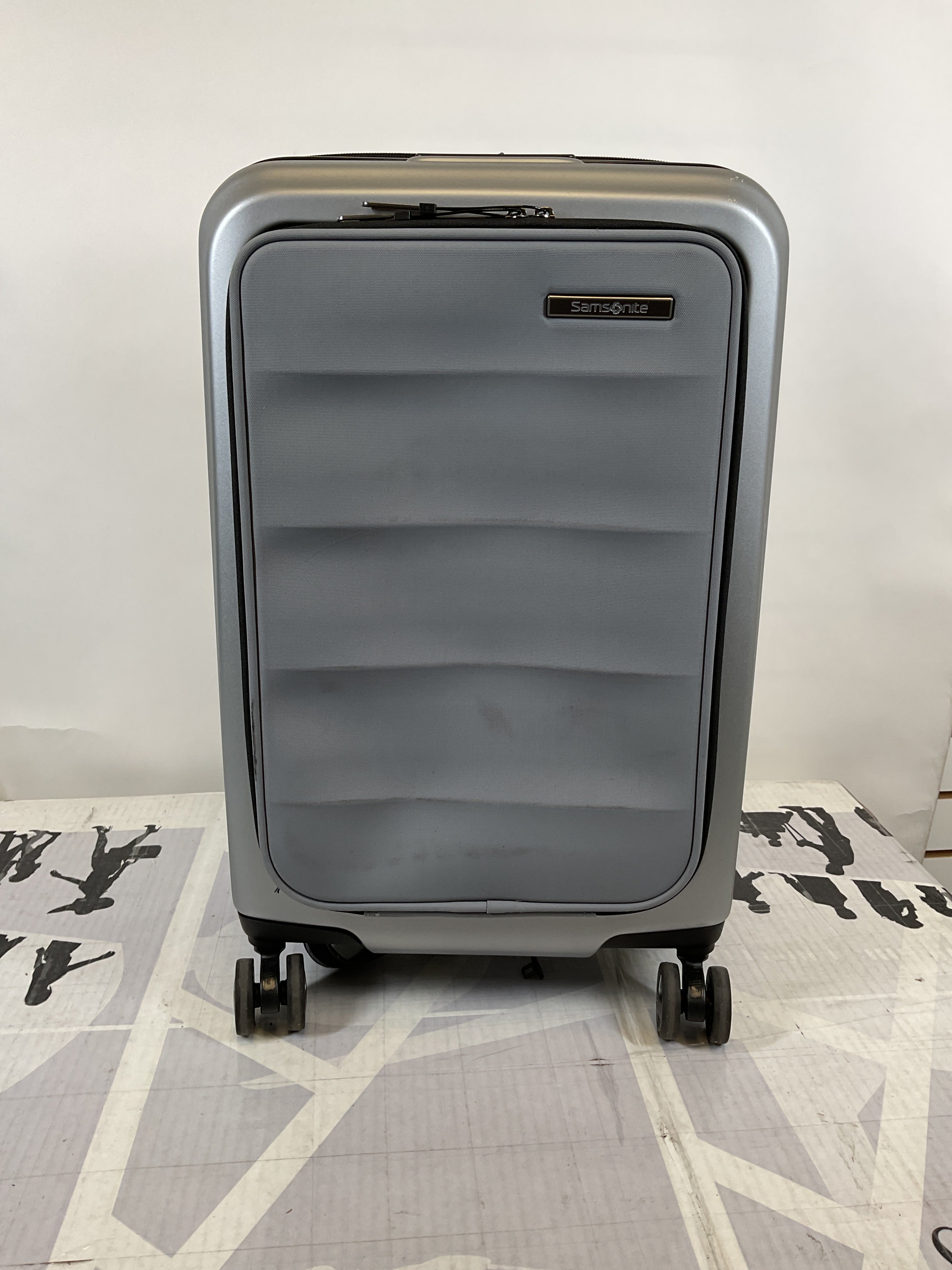 Samsonite Octiv Hardside Spinner ( Aluminum Silver , Front Pocket Carry-On 21 inch ) Aluminum Silver Front Pocket Carry On 21 Inch U8