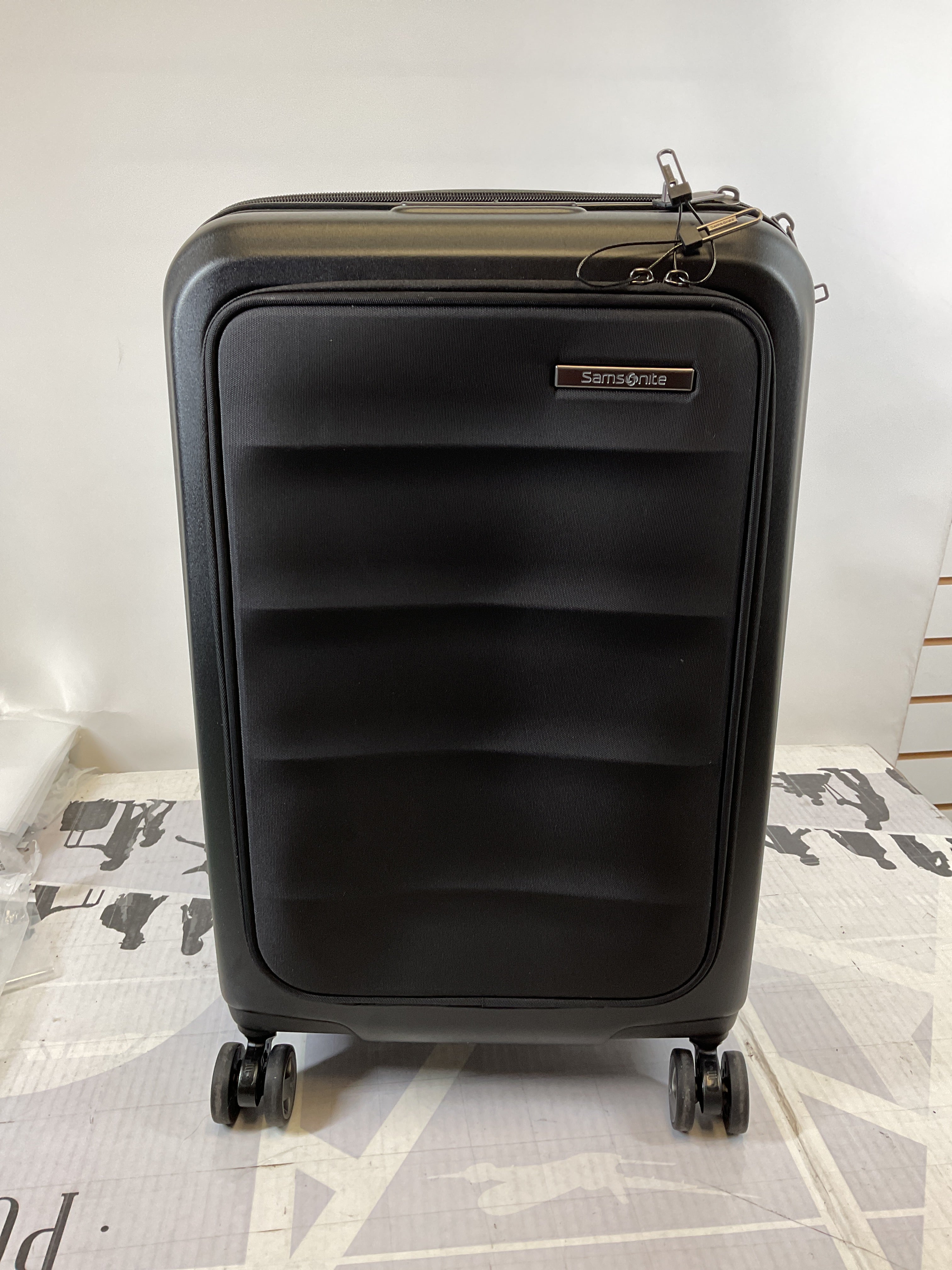 Samsonite Octiv Hardside Spinner ( Stealth Black , Front Pocket Carry-On 21 inch ) Stealth Black Front Pocket Carry On 21 Inch U19