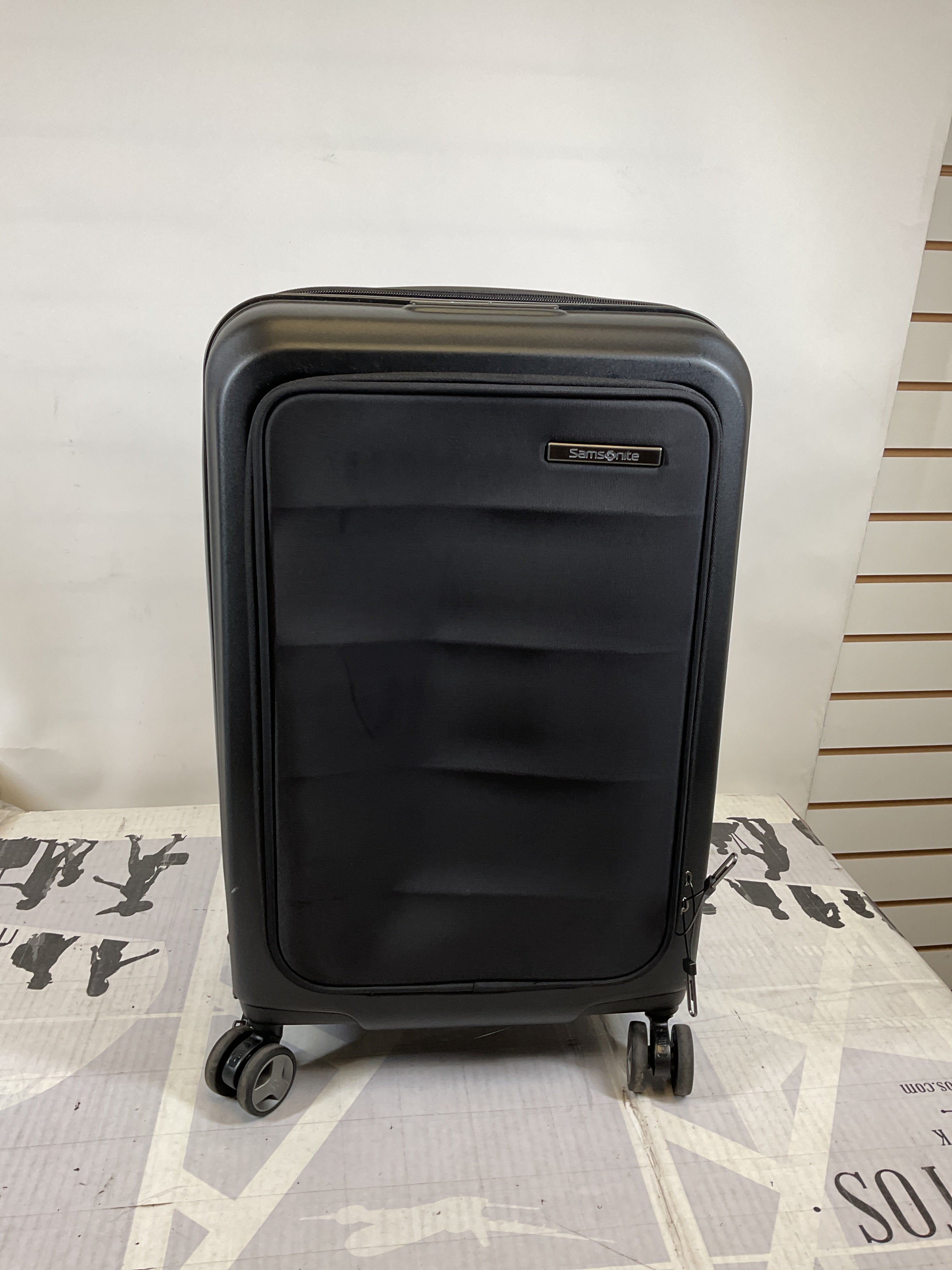 Samsonite Octiv Hardside Spinner ( Stealth Black , Front Pocket Carry-On 21 inch ) Stealth Black Front Pocket Carry On 21 Inch U20