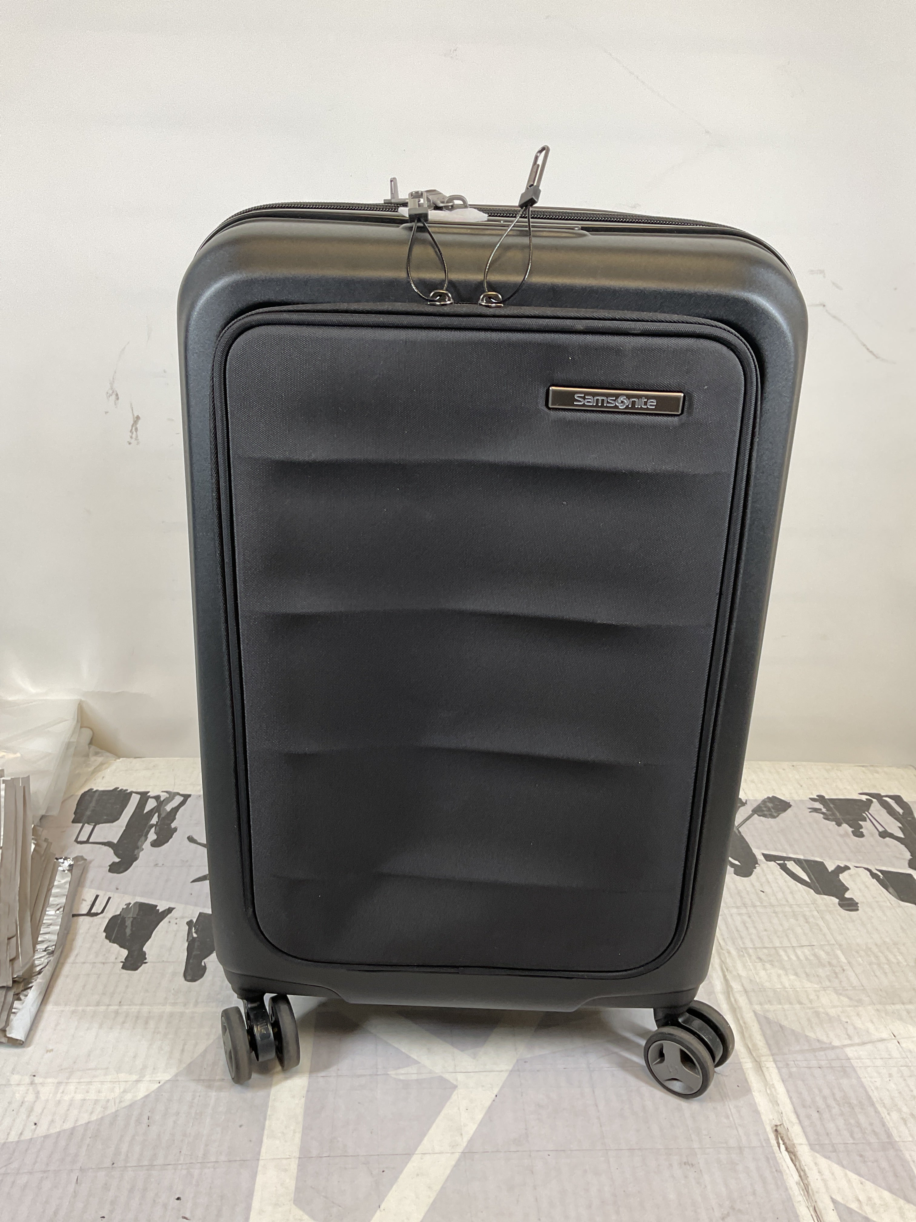 Samsonite Octiv Hardside Spinner ( Stealth Black , Front Pocket Carry-On 21 inch ) Stealth Black Front Pocket Carry On 21 Inch U21