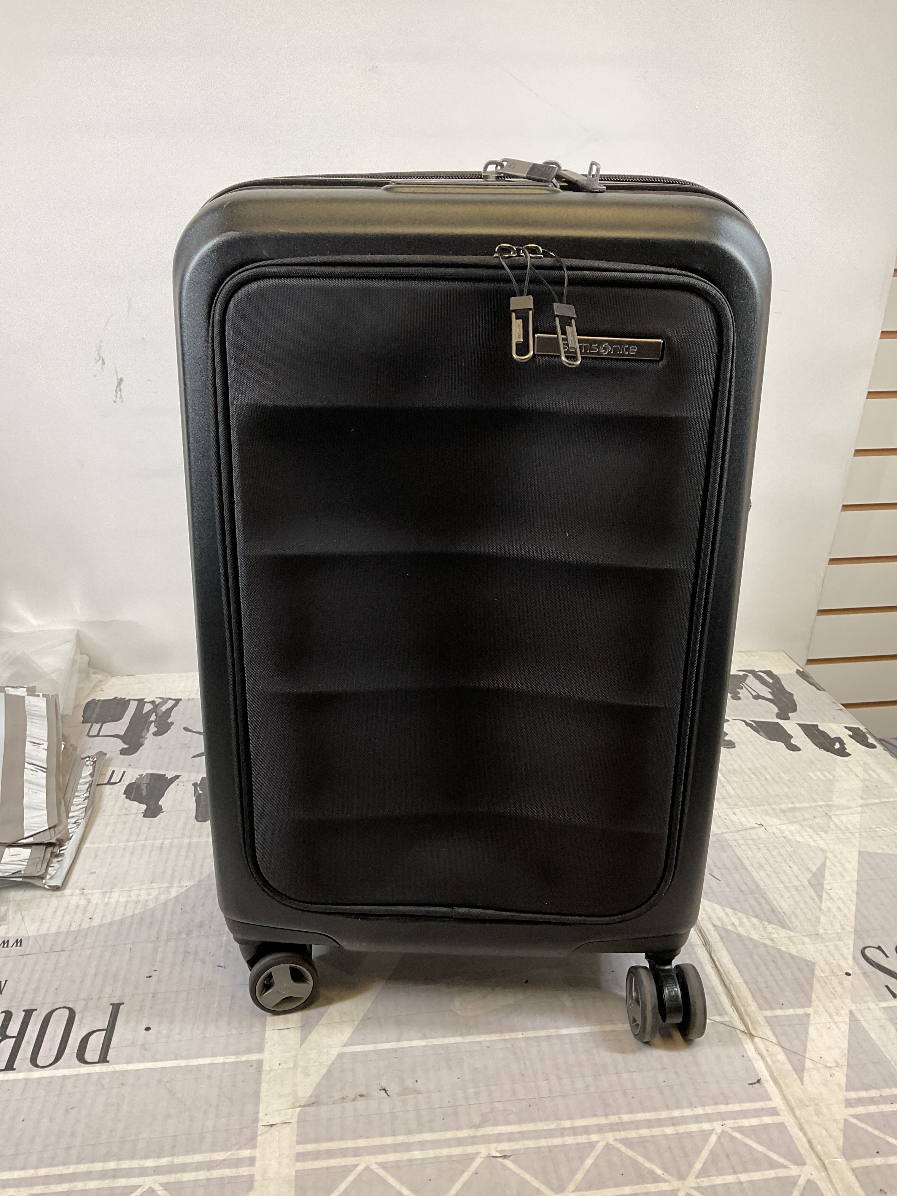 Samsonite Octiv Hardside Spinner ( Stealth Black , Front Pocket Carry-On 21 inch ) Stealth Black Front Pocket Carry On 21 Inch U23