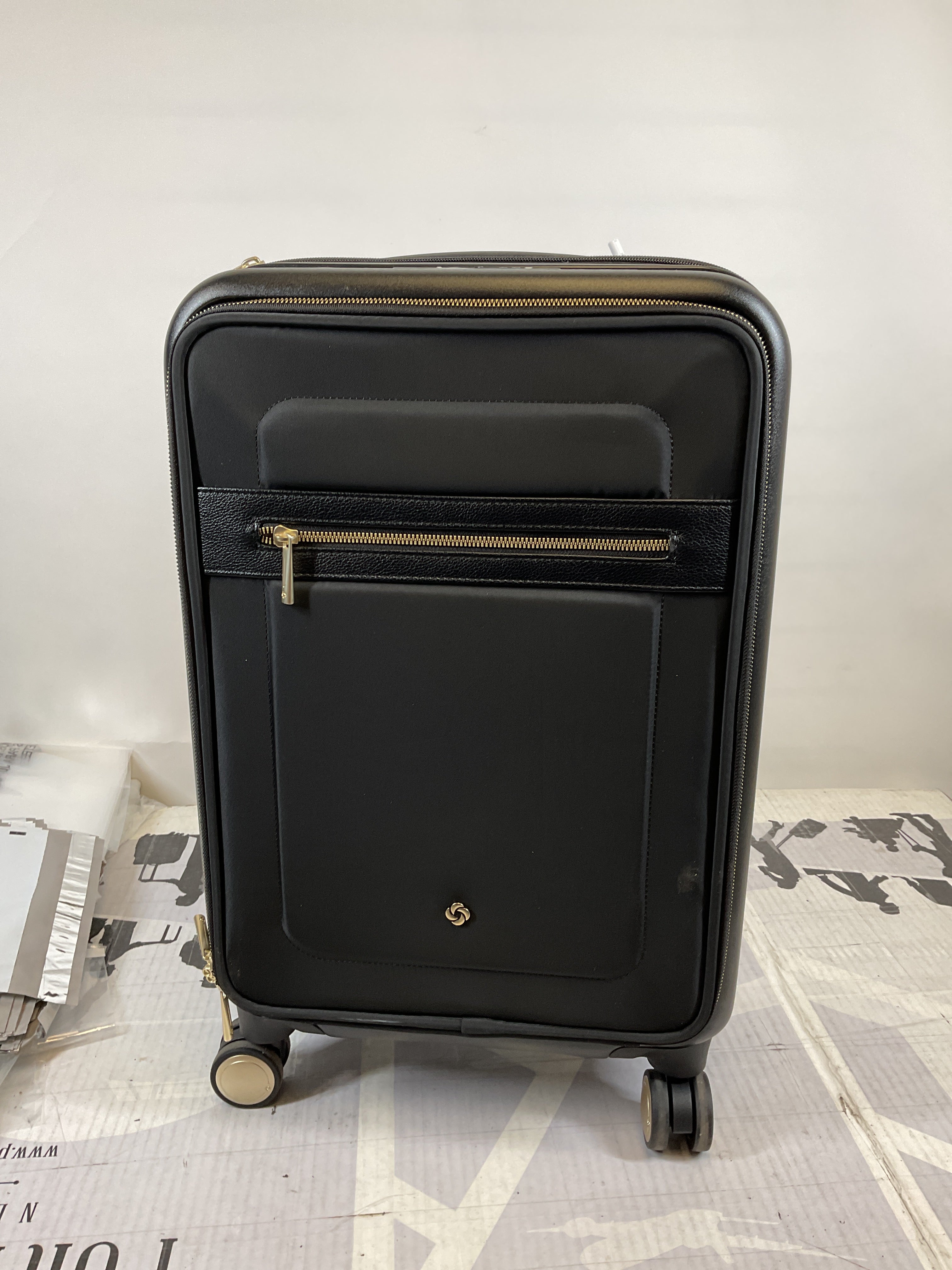 Samsonite Mobile Solution 2 Expandable Carry-On Spinner ( Black , One Size ) Black One Size U5