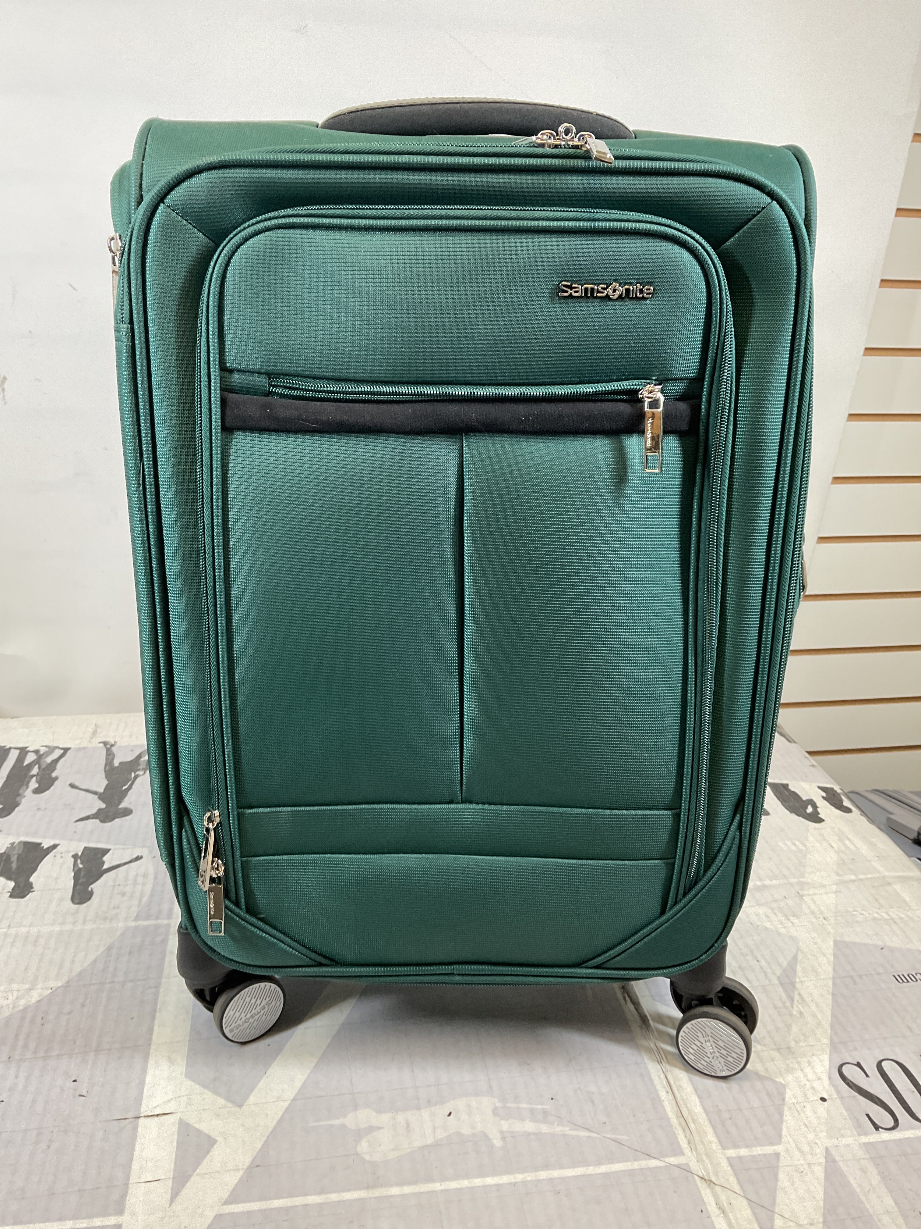 Samsonite Element Carry-On Soft-Sided Expandable 21-Inch Suitcase: Airline Approved for Most Major Airlines, Durable, 360 Spinner Wheels, Adjustable Handle, 2 Front & Side Pocket ( Bistro Green , 21-Inch Carry-On ) Bistro Green 21 Inch Carry On U5