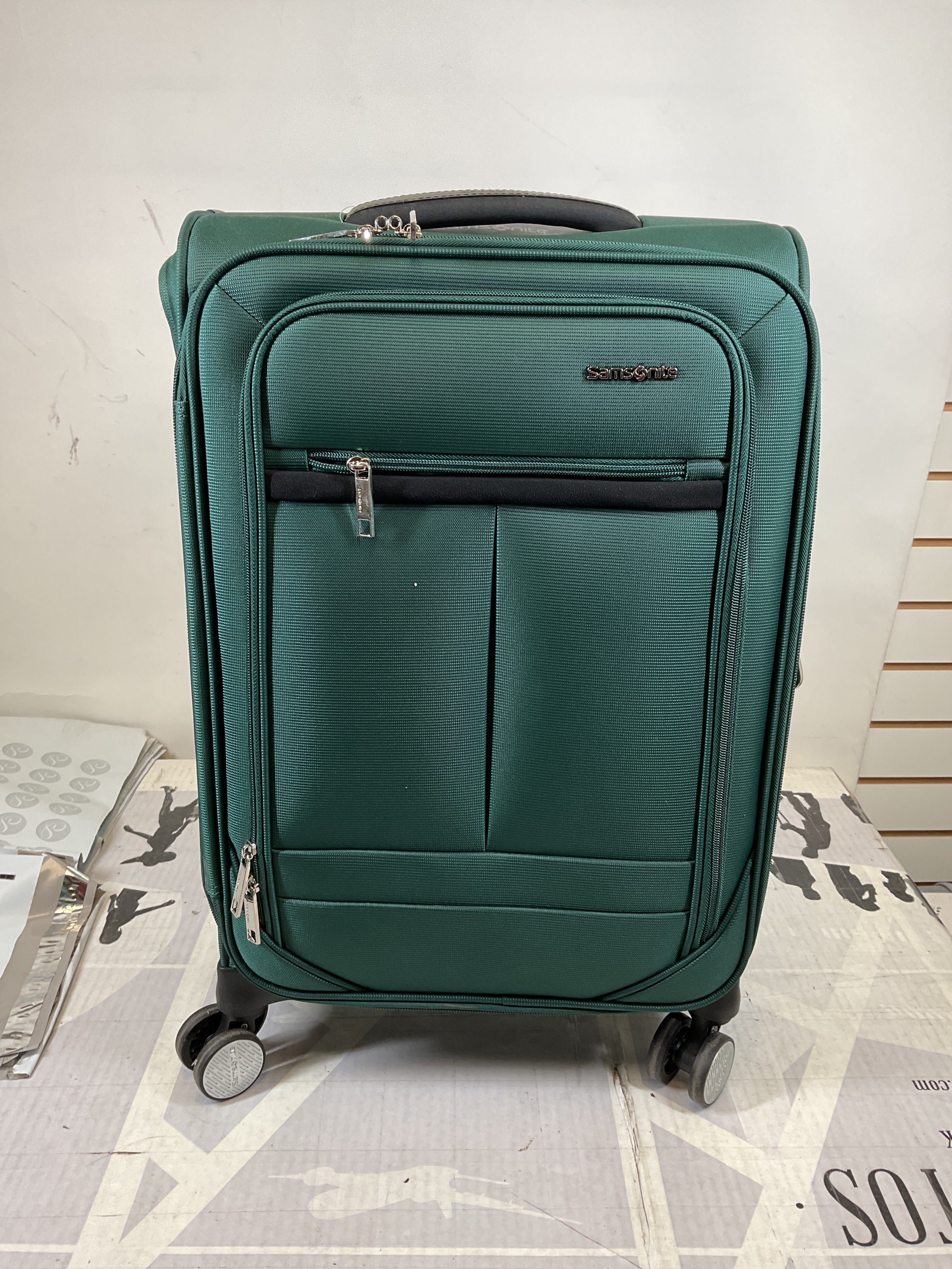 Samsonite Element Carry-On Soft-Sided Expandable 21-Inch Suitcase: Airline Approved for Most Major Airlines, Durable, 360 Spinner Wheels, Adjustable Handle, 2 Front & Side Pocket ( Bistro Green , 21-Inch Carry-On ) Bistro Green 21 Inch Carry On U6