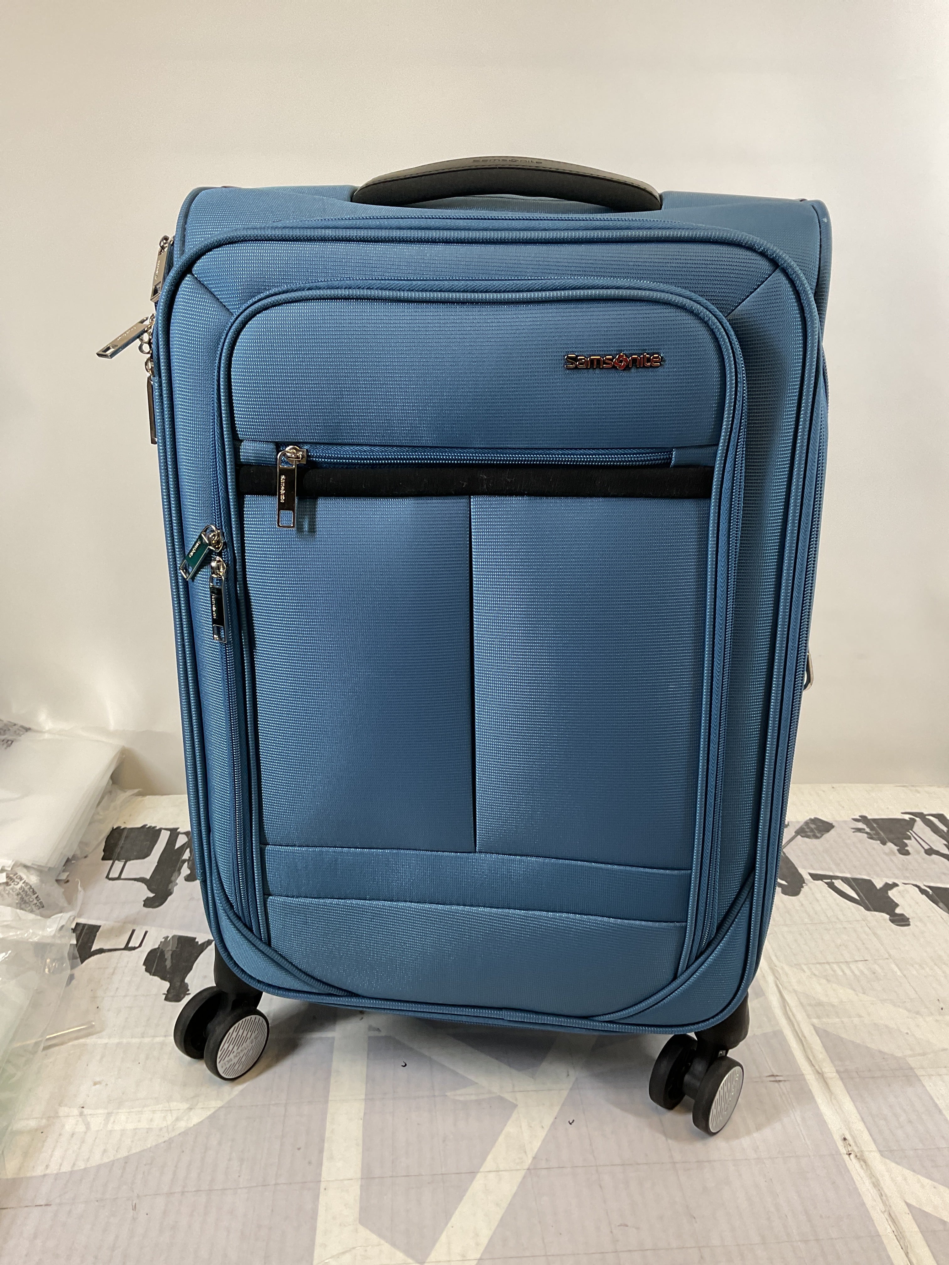 Samsonite Element Carry-On Soft-Sided Expandable 21-Inch Suitcase: Airline Approved for Most Major Airlines, Durable, 360 Spinner Wheels, Adjustable Handle, 2 Front & Side Pocket ( Captains Blue , 21-Inch Carry-On ) Captains Blue 21 Inch Carry O U13