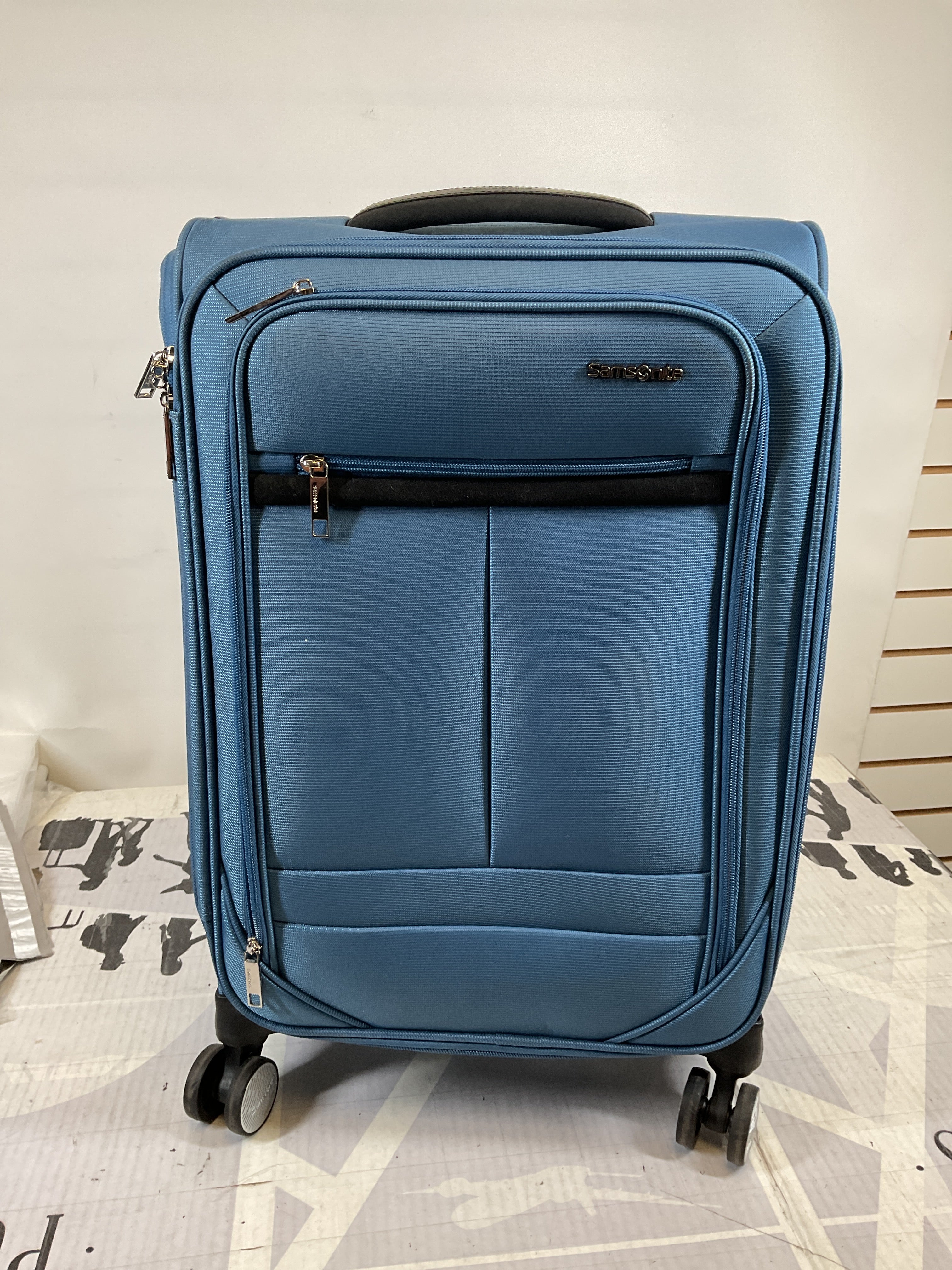 Samsonite Element Carry-On Soft-Sided Expandable 21-Inch Suitcase: Airline Approved for Most Major Airlines, Durable, 360 Spinner Wheels, Adjustable Handle, 2 Front & Side Pocket ( Captains Blue , 21-Inch Carry-On ) Captains Blue 21 Inch Carry O U14