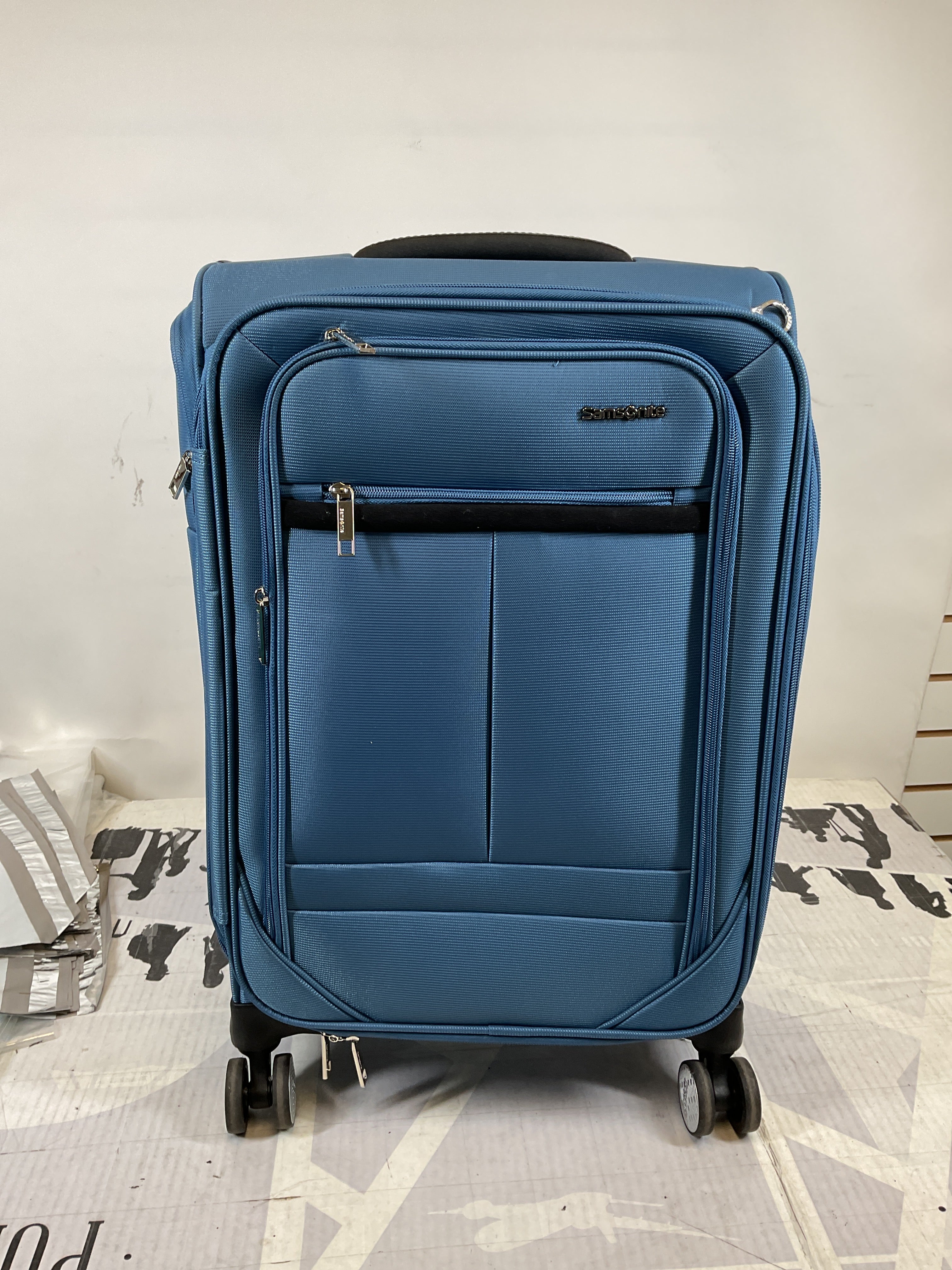 Samsonite Element Carry-On Soft-Sided Expandable 21-Inch Suitcase: Airline Approved for Most Major Airlines, Durable, 360 Spinner Wheels, Adjustable Handle, 2 Front & Side Pocket ( Captains Blue , 21-Inch Carry-On ) Captains Blue 21 Inch Carry O U15