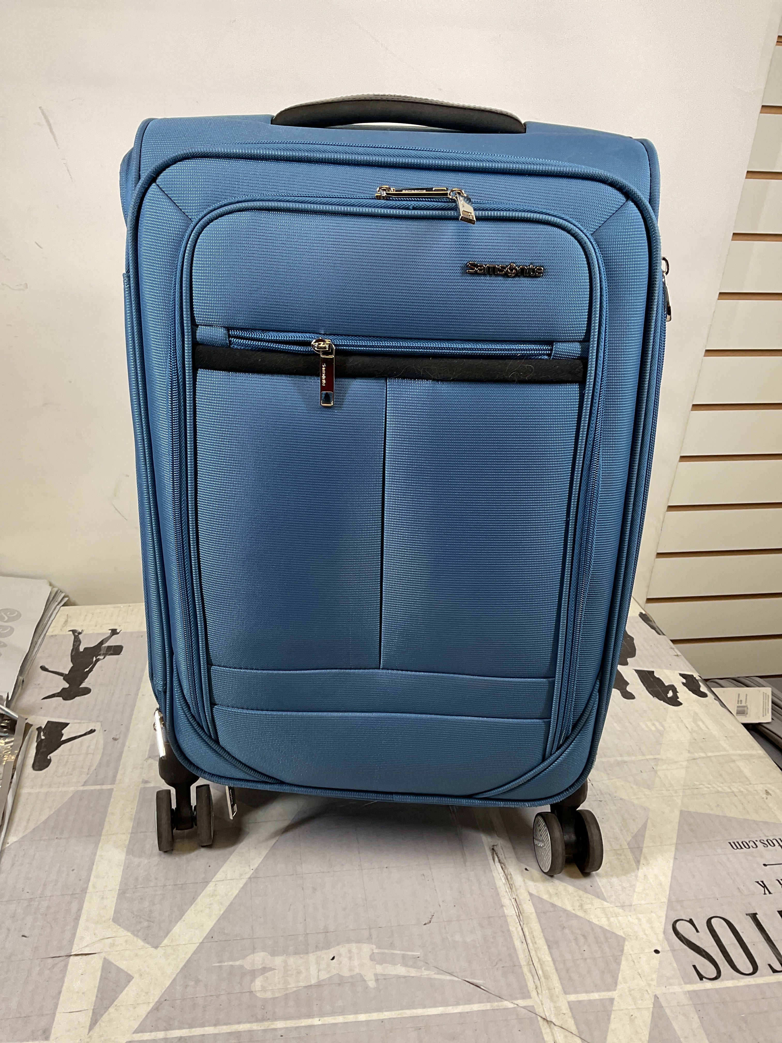 Samsonite Element Carry-On Soft-Sided Expandable 21-Inch Suitcase: Airline Approved for Most Major Airlines, Durable, 360 Spinner Wheels, Adjustable Handle, 2 Front & Side Pocket ( Captains Blue , 21-Inch Carry-On ) Captains Blue 21 Inch Carry O U16