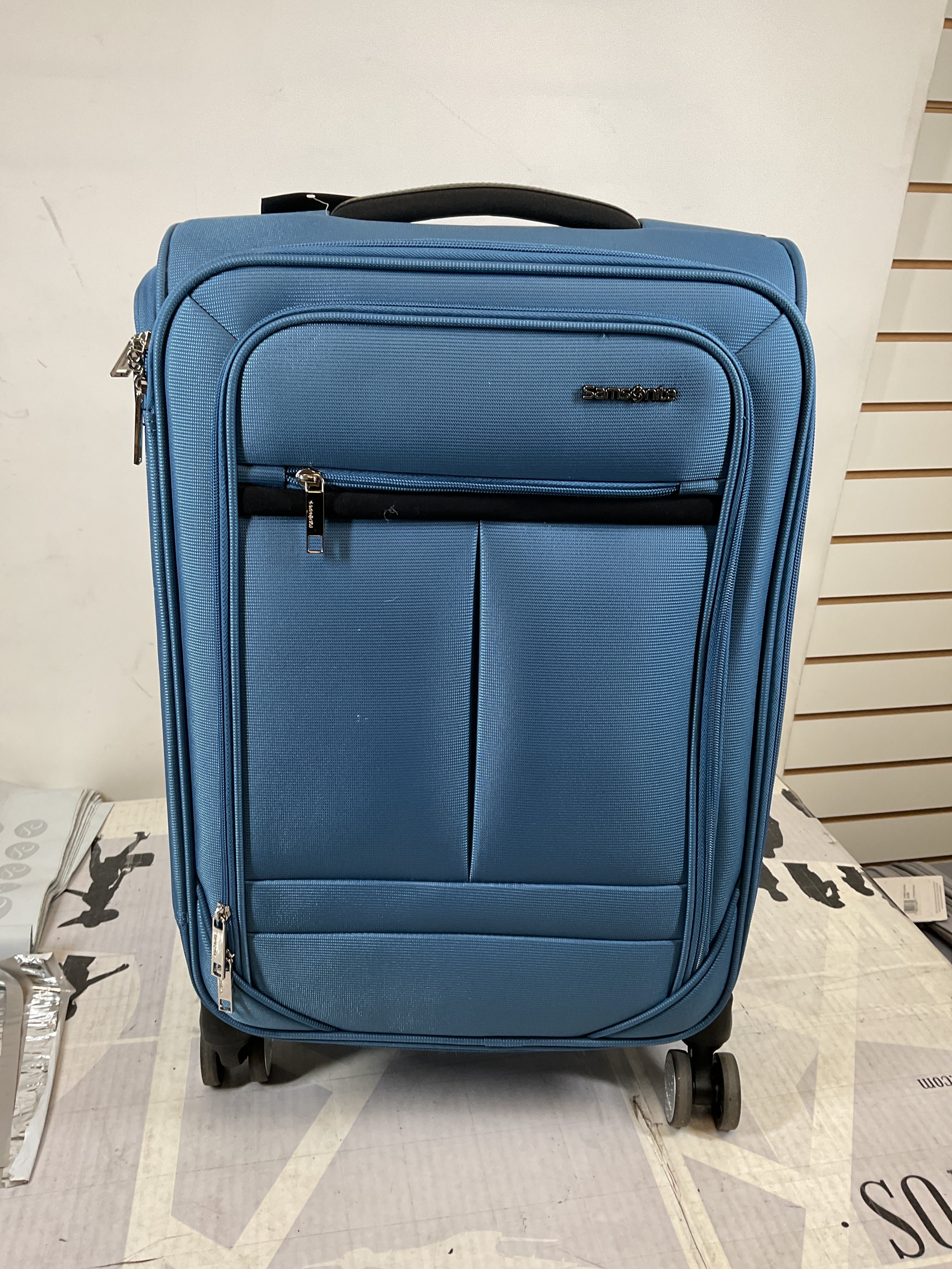 Samsonite Element Carry-On Soft-Sided Expandable 21-Inch Suitcase: Airline Approved for Most Major Airlines, Durable, 360 Spinner Wheels, Adjustable Handle, 2 Front & Side Pocket ( Captains Blue , 21-Inch Carry-On ) Captains Blue 21 Inch Carry O U17