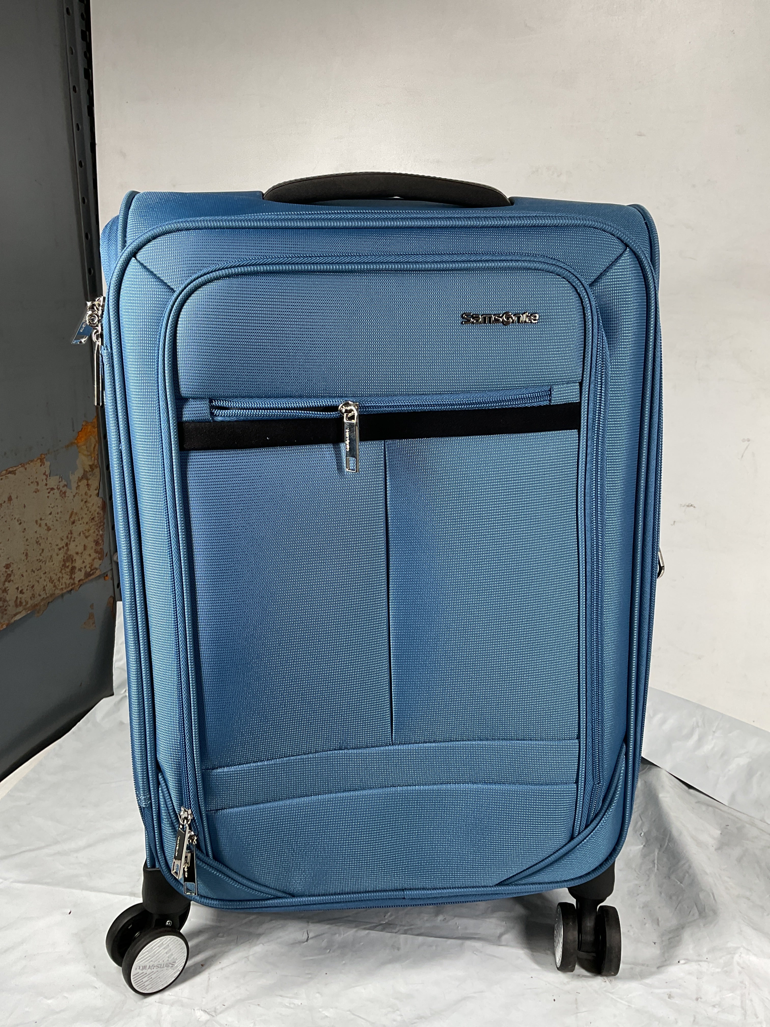 Samsonite Element Carry-On Soft-Sided Expandable 21-Inch Suitcase: Airline Approved for Most Major Airlines, Durable, 360 Spinner Wheels, Adjustable Handle, 2 Front & Side Pocket ( Captains Blue , 21-Inch Carry-On ) Captains Blue 21 Inch Carry O U8