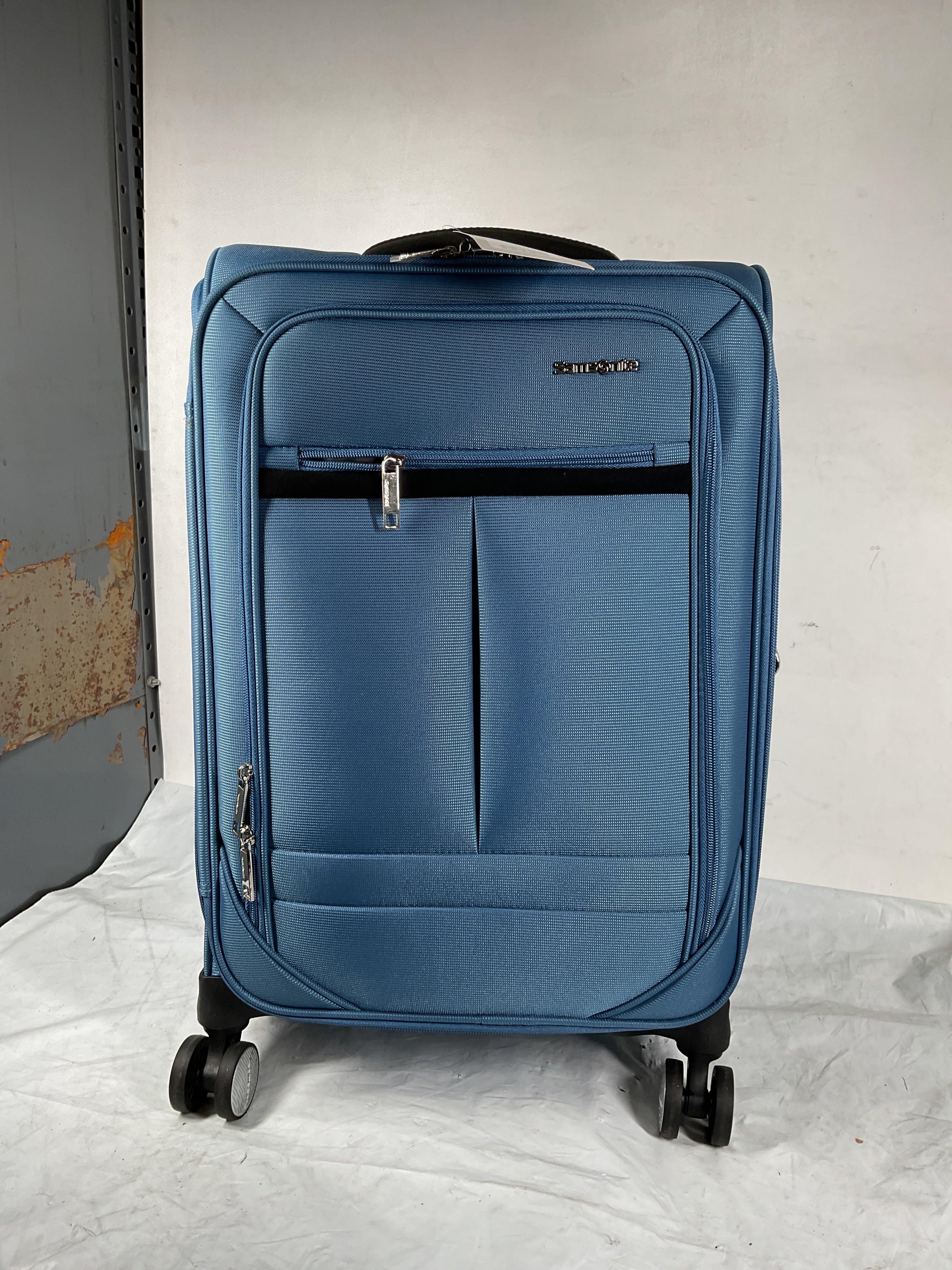Samsonite Element Carry-On Soft-Sided Expandable 21-Inch Suitcase: Airline Approved for Most Major Airlines, Durable, 360 Spinner Wheels, Adjustable Handle, 2 Front & Side Pocket ( Captains Blue , 21-Inch Carry-On ) Captains Blue 21 Inch Carry O U9