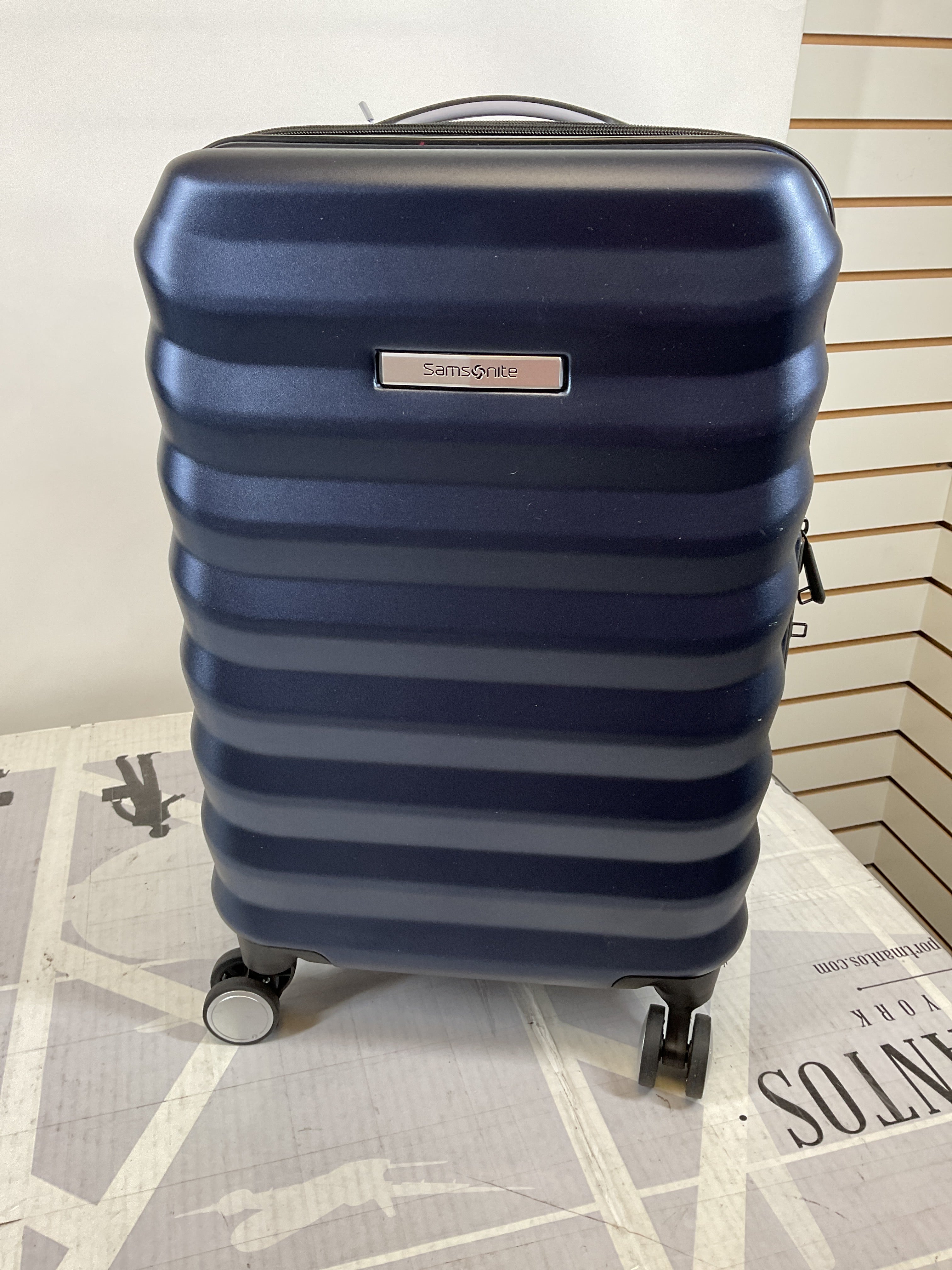 Samsonite Hard-Sided 20-Inch Lightweight Carry On Expandable Element Suitcase: Durable, 360 Spinner Wheels, Adjustable Telescopic Handle, TSA-Approved Lock ( Navy , 20-Inch Carry-On ) Navy 20 Inch Carry On U1