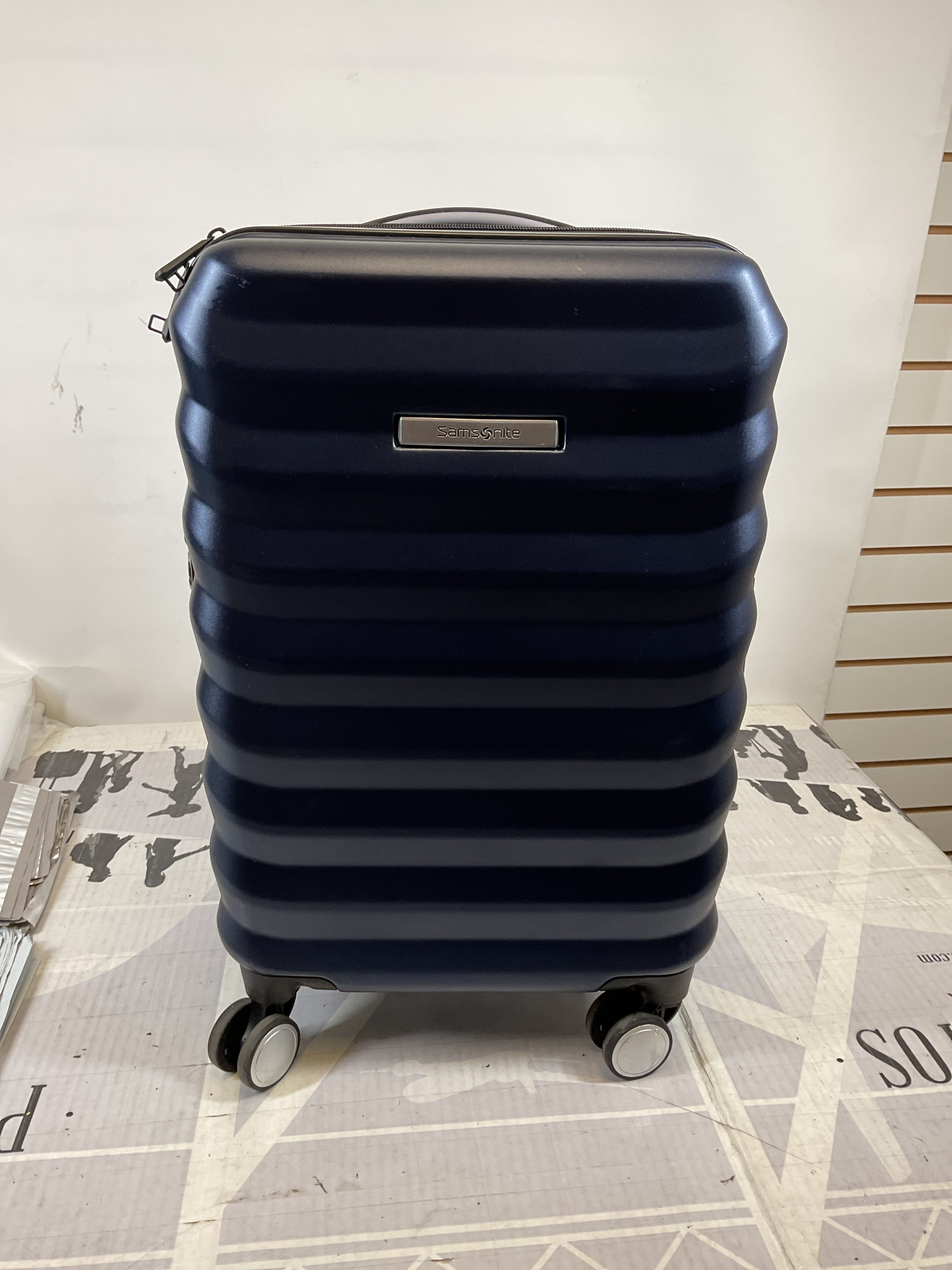 Samsonite Hard-Sided 20-Inch Lightweight Carry On Expandable Element Suitcase: Durable, 360 Spinner Wheels, Adjustable Telescopic Handle, TSA-Approved Lock ( Navy , 20-Inch Carry-On ) Navy 20 Inch Carry On U2