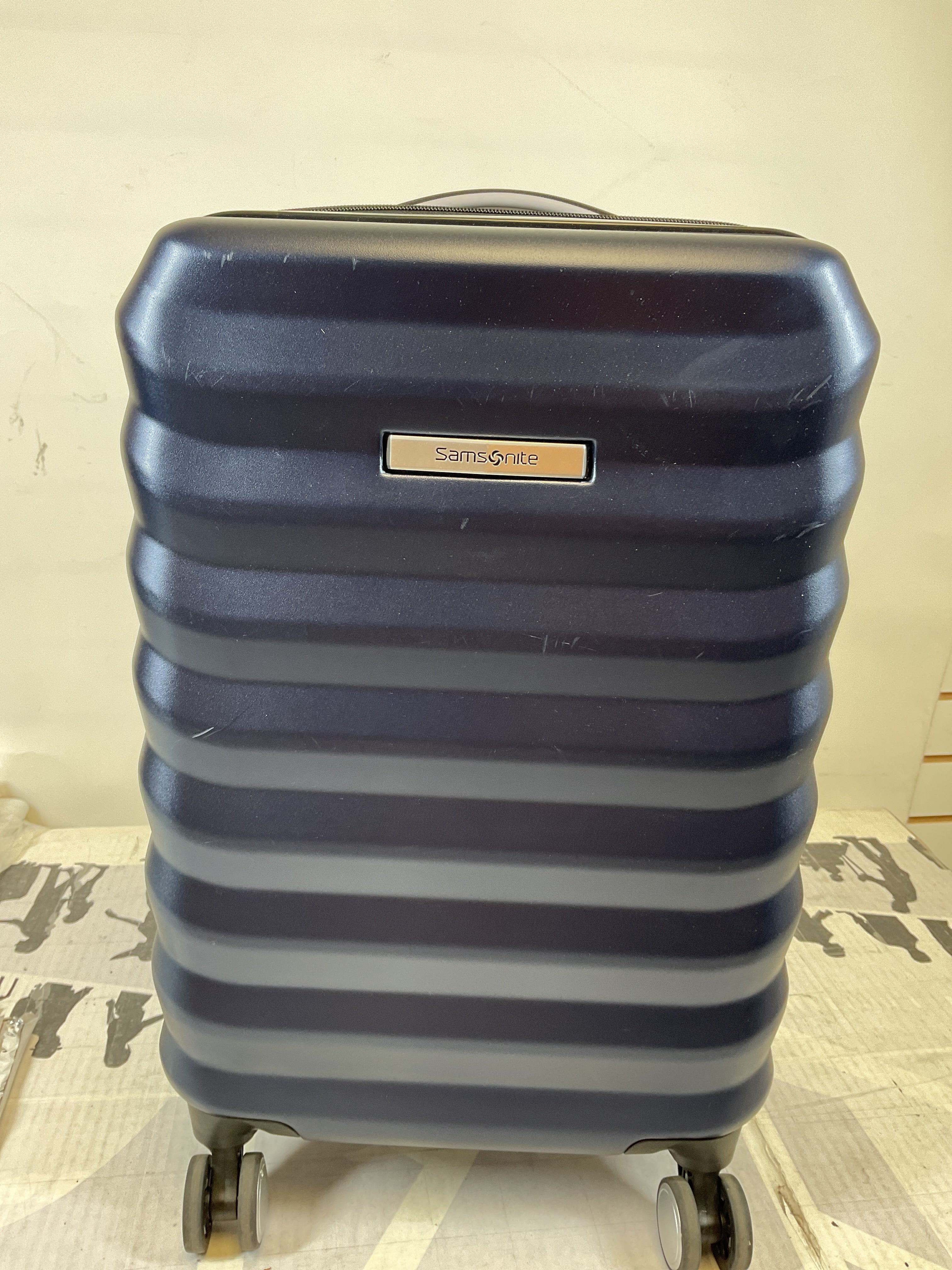 Samsonite Hard-Sided 20-Inch Lightweight Carry On Expandable Element Suitcase: Durable, 360 Spinner Wheels, Adjustable Telescopic Handle, TSA-Approved Lock ( Navy , 20-Inch Carry-On ) Navy 20 Inch Carry On U3