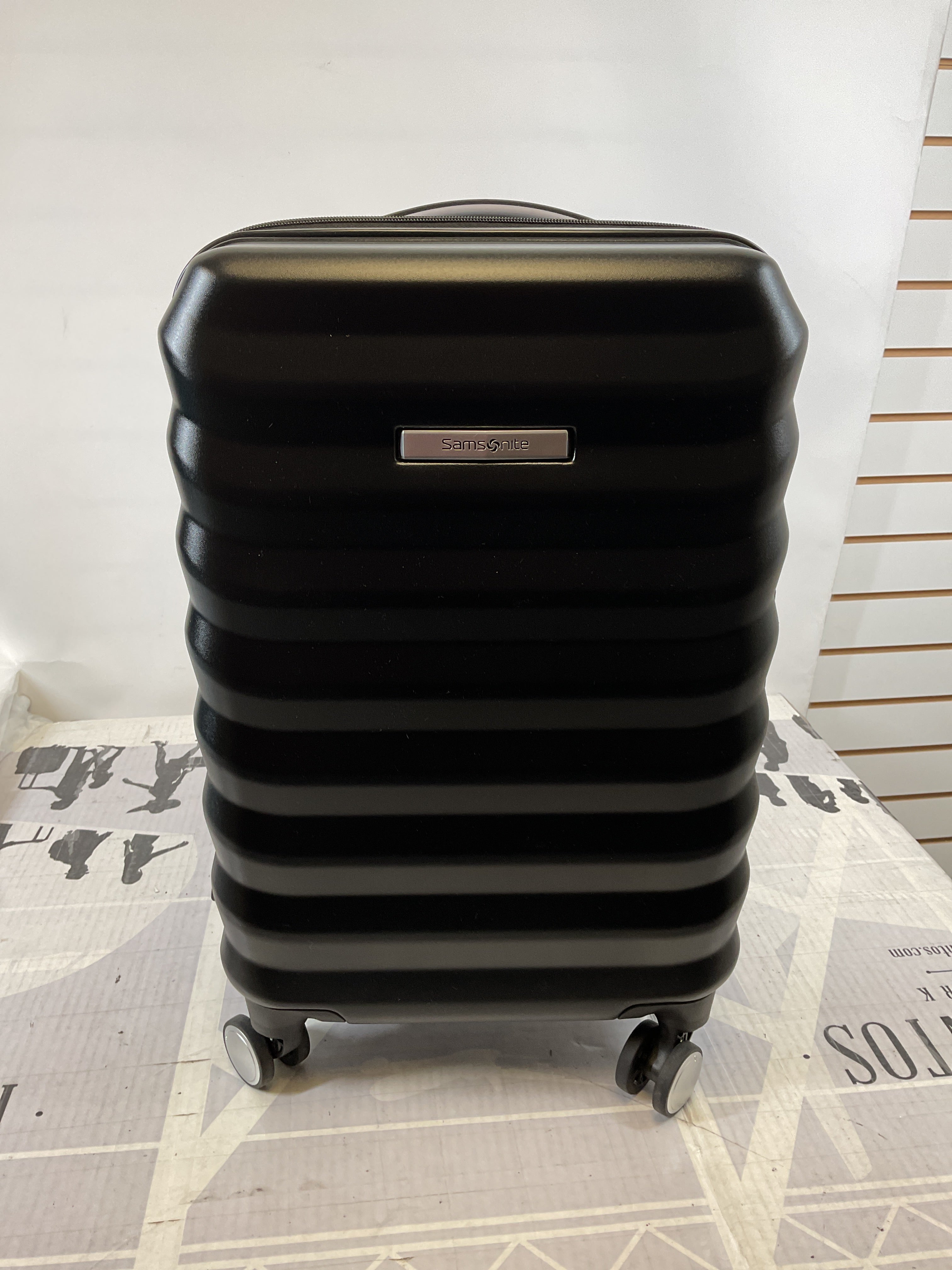 Samsonite Hard-Sided 20-Inch Lightweight Carry On Expandable Element Suitcase: Durable, 360 Spinner Wheels, Adjustable Telescopic Handle, TSA-Approved Lock ( Alpine Black , 20-Inch Carry-On ) Alpine Black 20 Inch Carry On U1