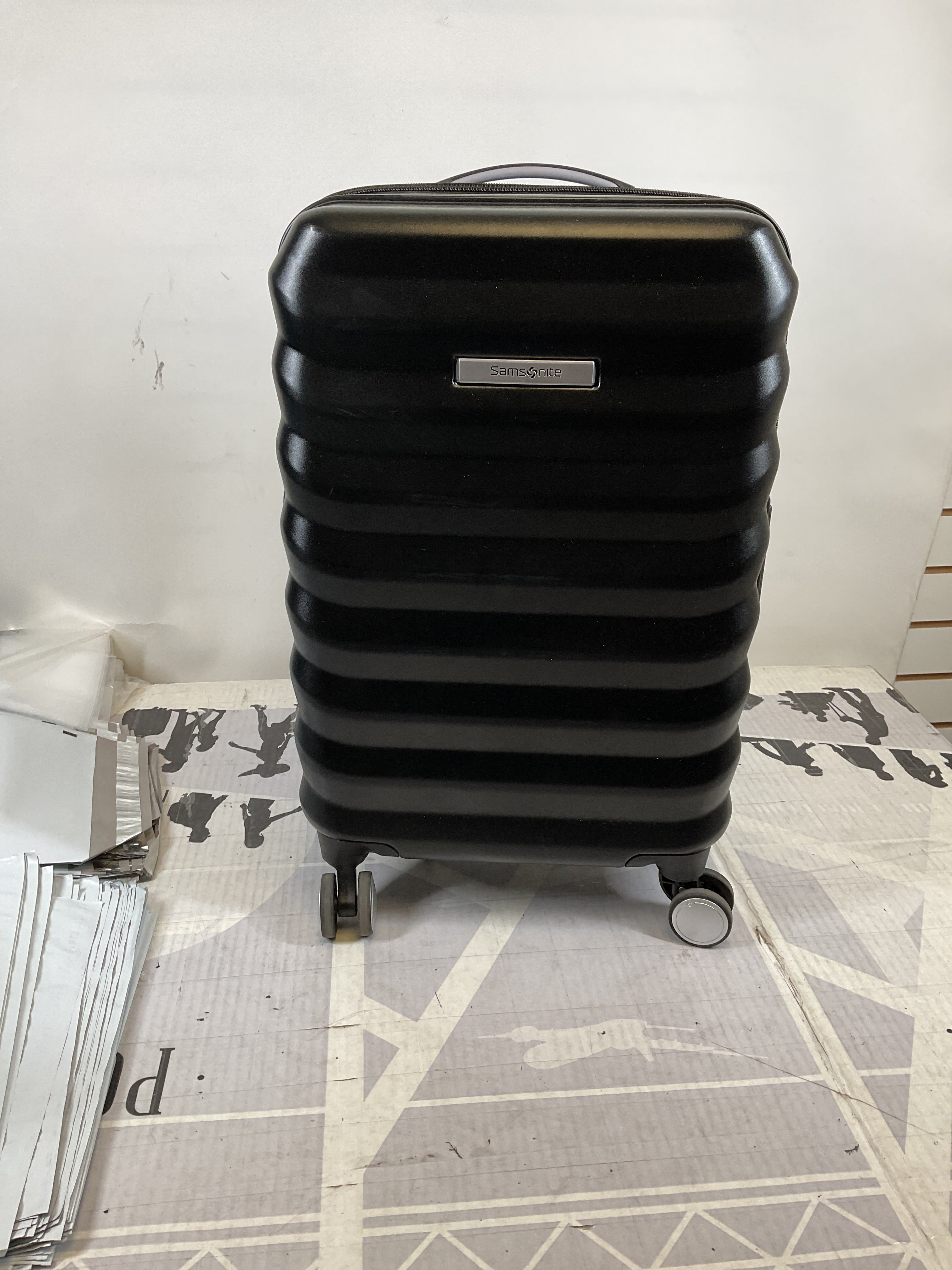 Samsonite Hard-Sided 20-Inch Lightweight Carry On Expandable Element Suitcase: Durable, 360 Spinner Wheels, Adjustable Telescopic Handle, TSA-Approved Lock ( Alpine Black , 20-Inch Carry-On ) Alpine Black 20 Inch Carry On U2