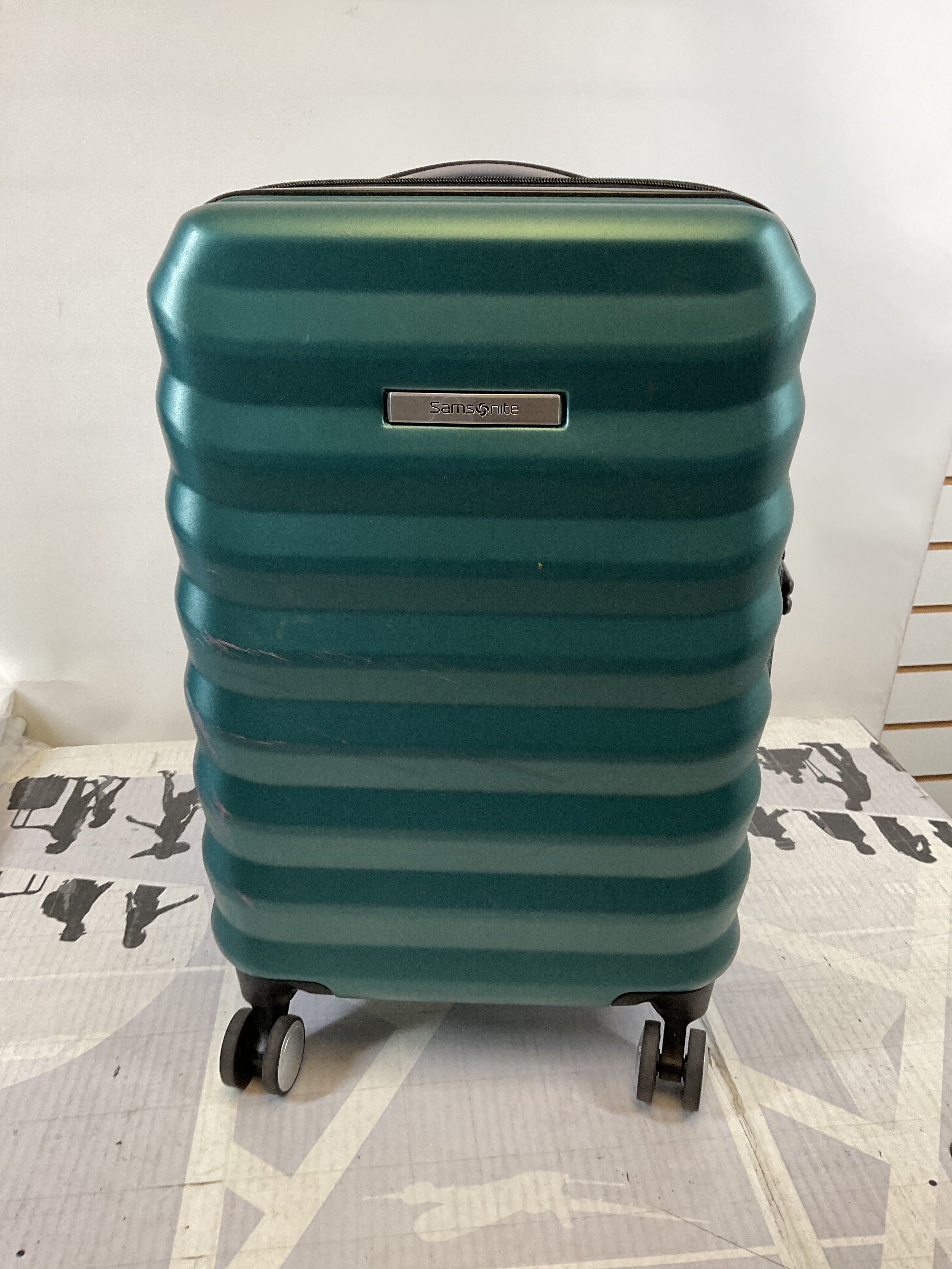 Samsonite Hard-Sided 20-Inch Lightweight Carry On Expandable Element Suitcase: Durable, 360 Spinner Wheels, Adjustable Telescopic Handle, TSA-Approved Lock ( Bistro Green , 20-Inch Carry-On ) Bistro Green 20 Inch Carry On U1