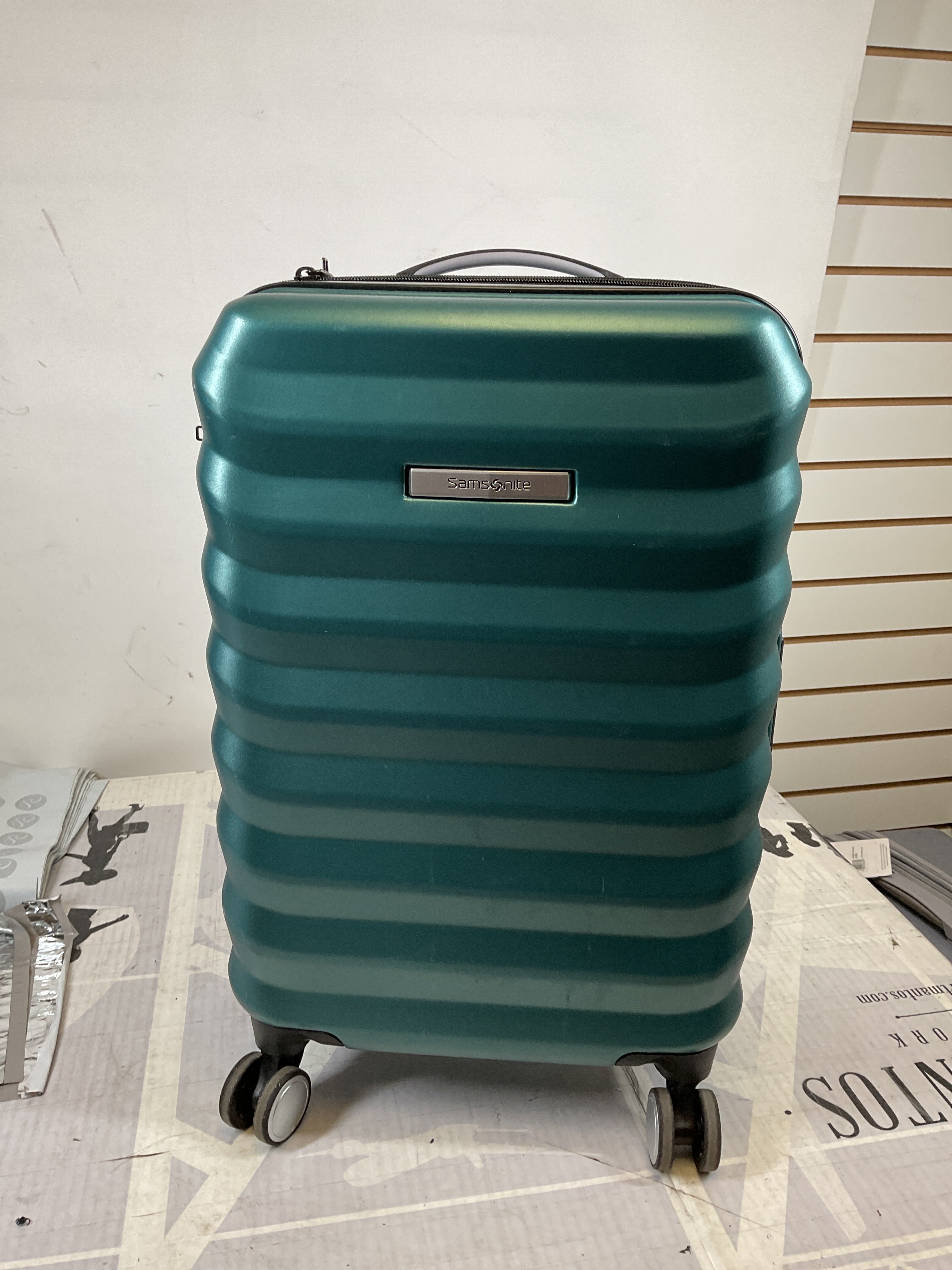 Samsonite Hard-Sided 20-Inch Lightweight Carry On Expandable Element Suitcase: Durable, 360 Spinner Wheels, Adjustable Telescopic Handle, TSA-Approved Lock ( Bistro Green , 20-Inch Carry-On ) Bistro Green 20 Inch Carry On U3
