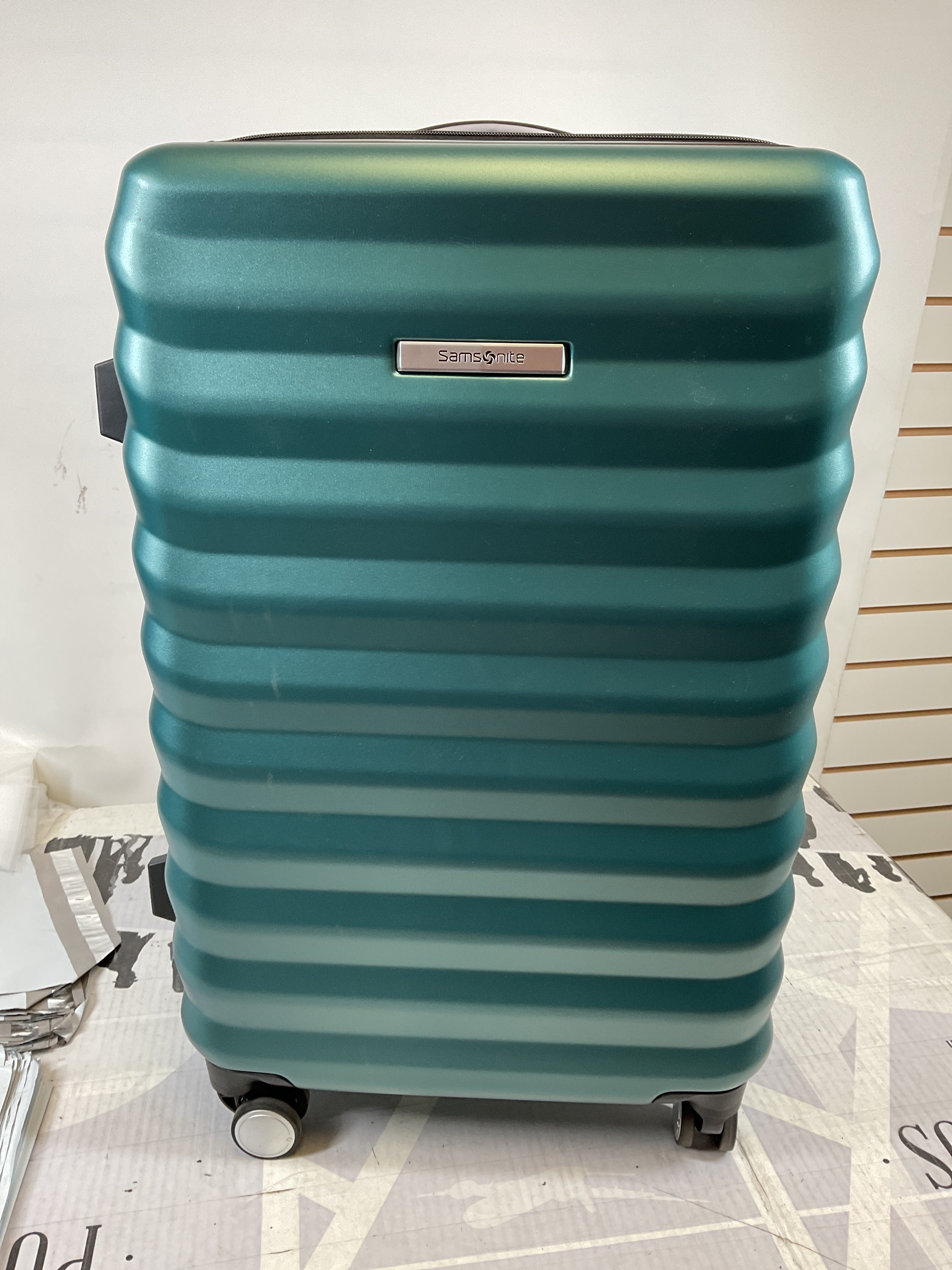 Samsonite Hard-Sided 24-Inch Lightweight Checked Medium Expandable Element Suitcase: Durable, 360 Spinner Wheels, Adjustable Telescopic Handle, TSA-Approved Lock ( Bistro Green , 24-Inch Checked-Medium ) Bistro Green 24 Inch Checked Medium U4