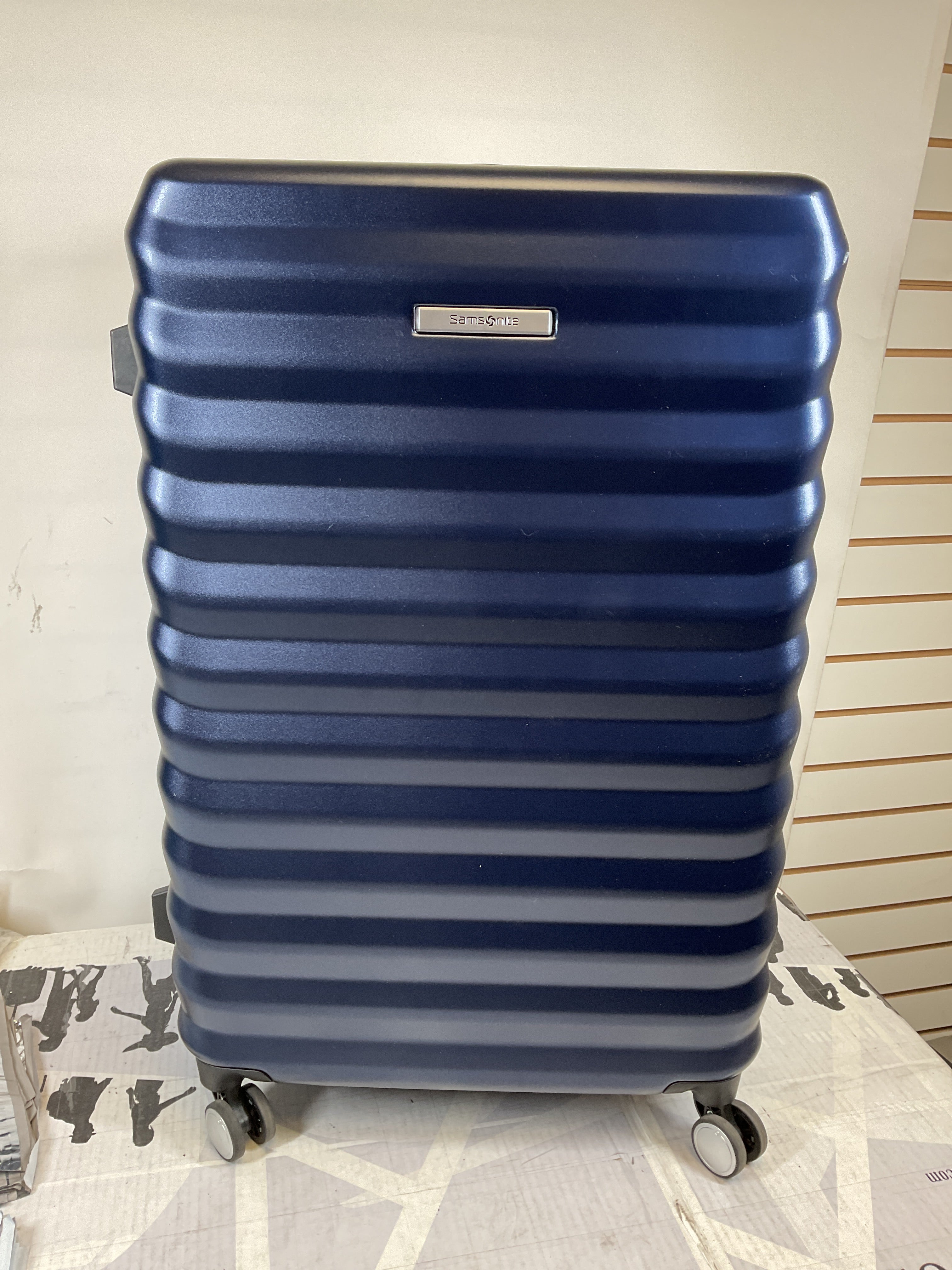 Samsonite Hard-Sided 28-Inch Lightweight Checked Large Expandable Element Suitcase: Durable, 360 Spinner Wheels, Adjustable Telescopic Handle, TSA-Approved Lock ( Navy , 28-Inch Checked-Large ) Navy 28 Inch Checked Large U2