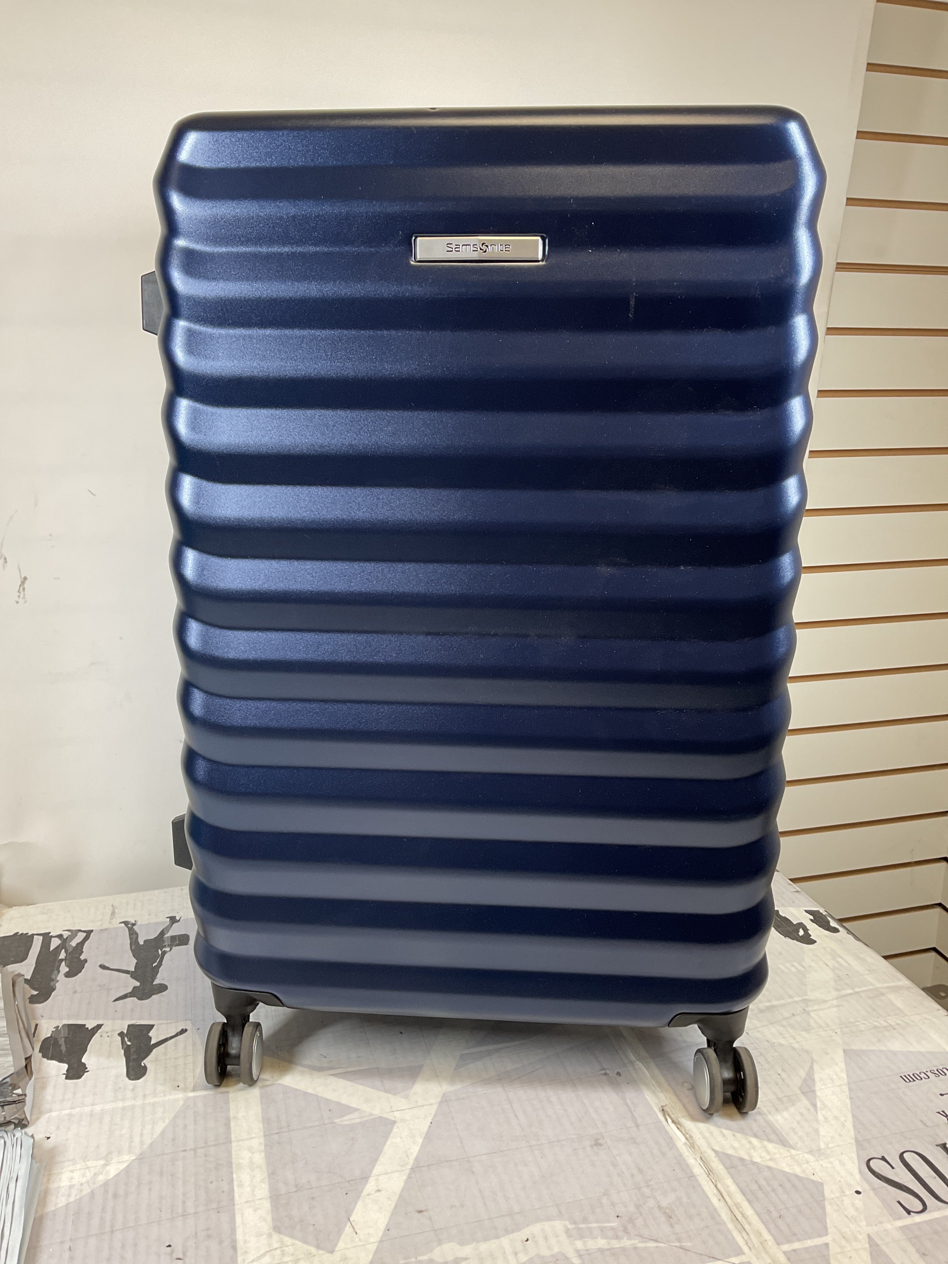 Samsonite Hard-Sided 28-Inch Lightweight Checked Large Expandable Element Suitcase: Durable, 360 Spinner Wheels, Adjustable Telescopic Handle, TSA-Approved Lock ( Navy , 28-Inch Checked-Large ) Navy 28 Inch Checked Large U3