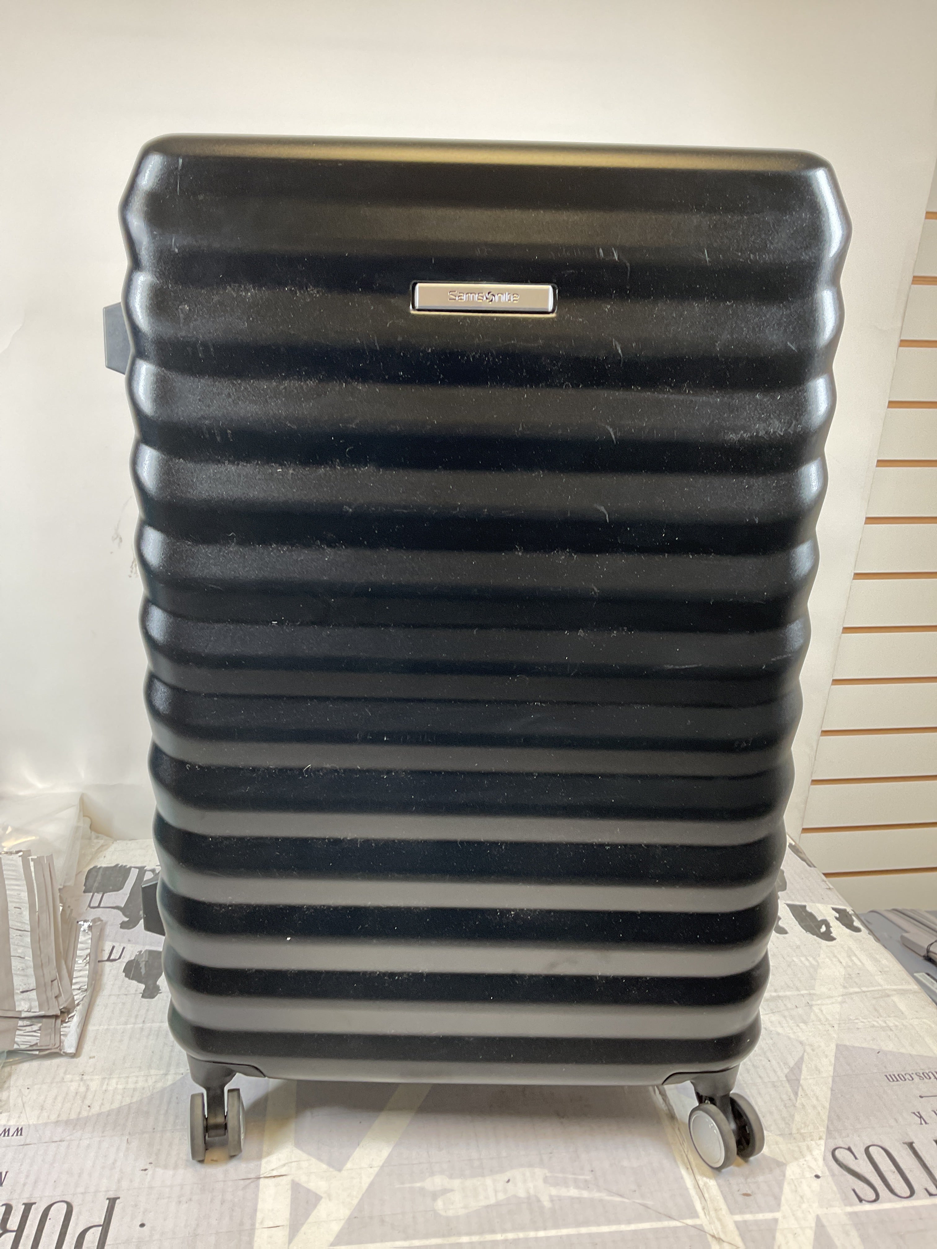 Samsonite Hard-Sided 28-Inch Lightweight Checked Large Expandable Element Suitcase: Durable, 360 Spinner Wheels, Adjustable Telescopic Handle, TSA-Approved Lock ( Alpine Black , 28-Inch Checked-Large ) Alpine Black 28 Inch Checked Large U6