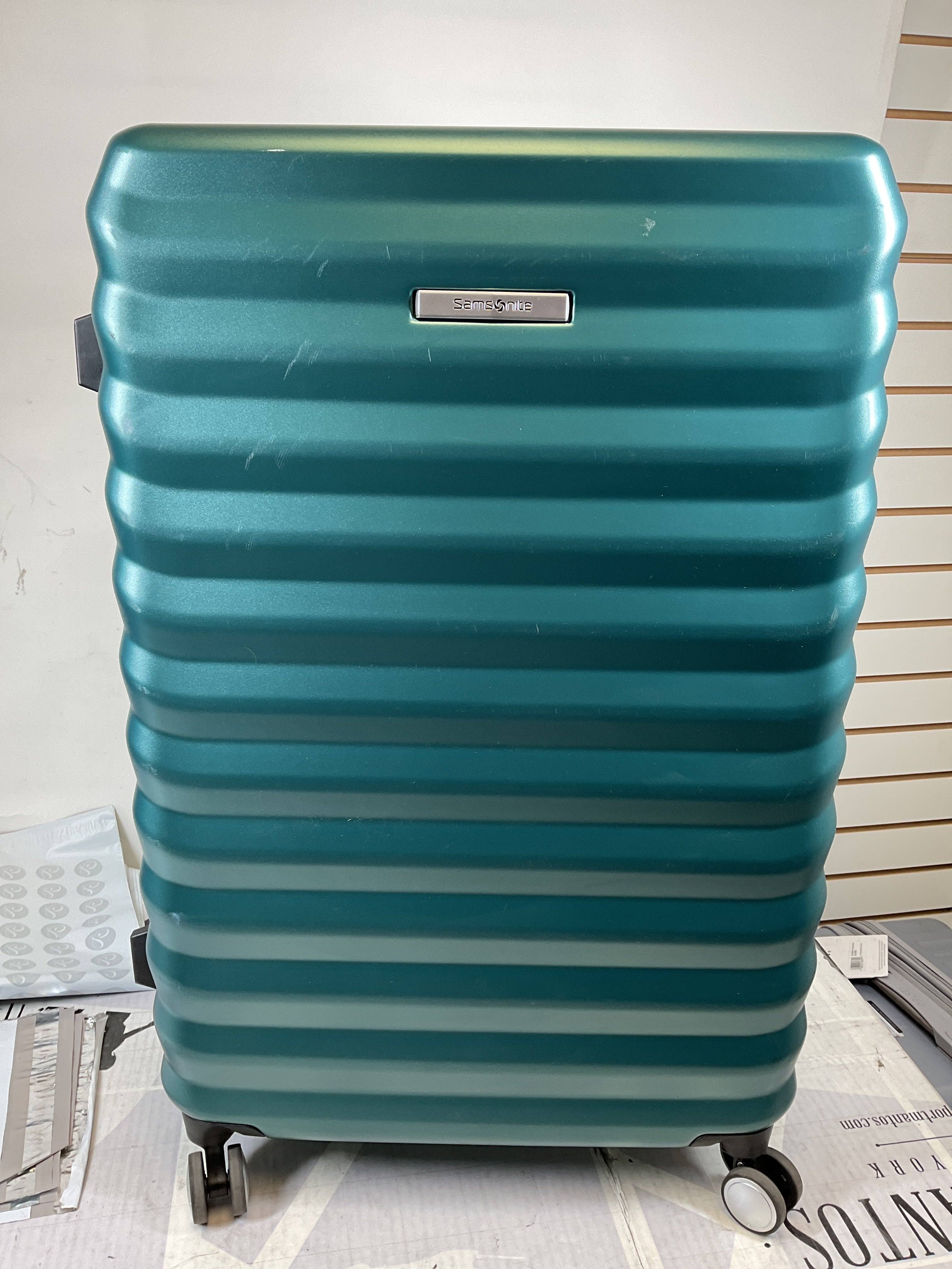 Samsonite Hard-Sided 28-Inch Lightweight Checked Large Expandable Element Suitcase: Durable, 360 Spinner Wheels, Adjustable Telescopic Handle, TSA-Approved Lock ( Bistro Green , 28-Inch Checked-Large ) Bistro Green 28 Inch Checked Large U2