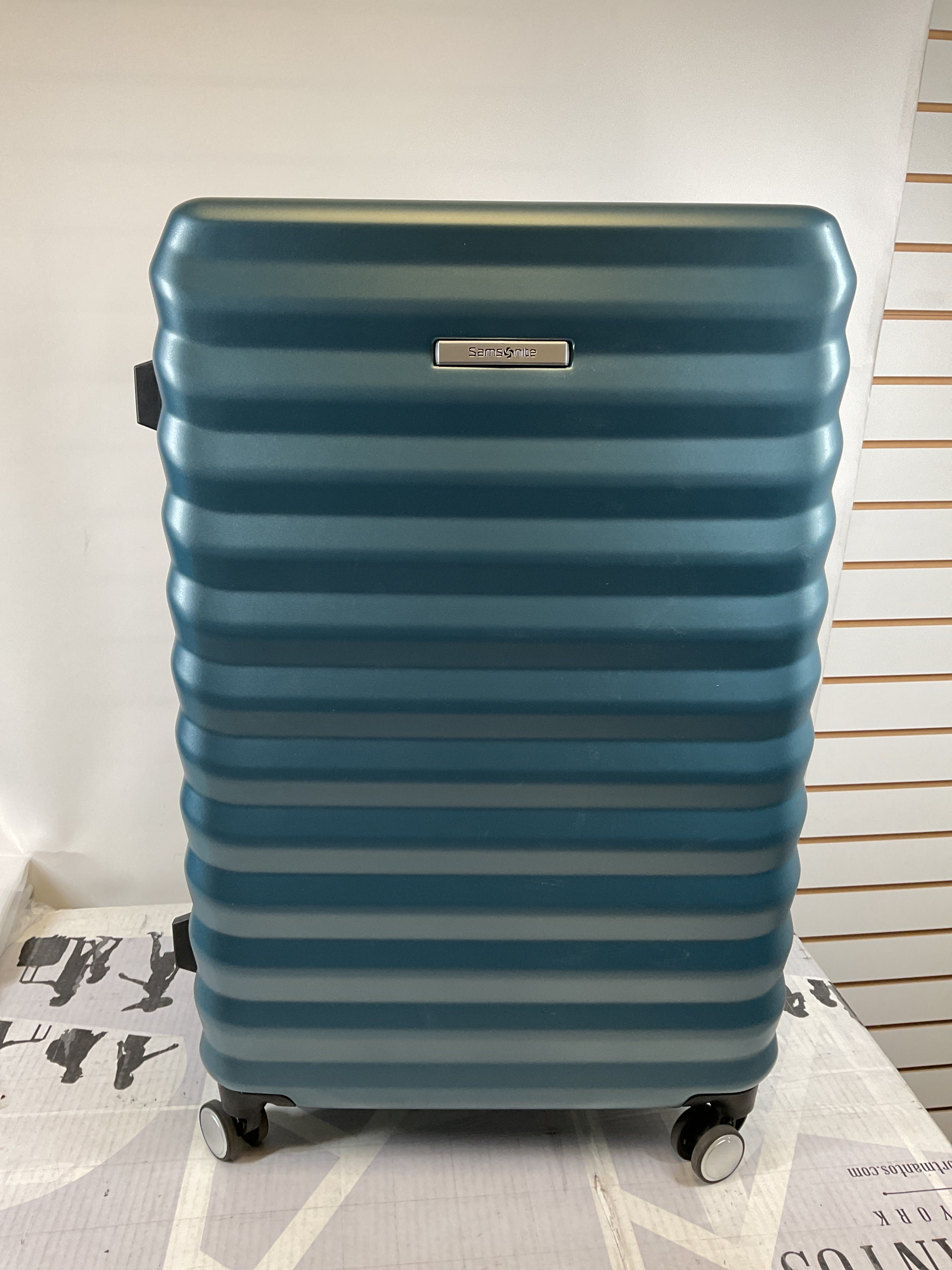 Samsonite Hard-Sided 20, 24 & 28 Inch 3-Piece Lightweight Checked Large Expandable Element Suitcase Set: Durable, 360 Spinner Wheels, Adjustable Telescopic Handle, TSA-Approved Lock ( Bistro Green , 3-Piece Set (20"/24"/28") ) Bistro Green 3 Pie U1