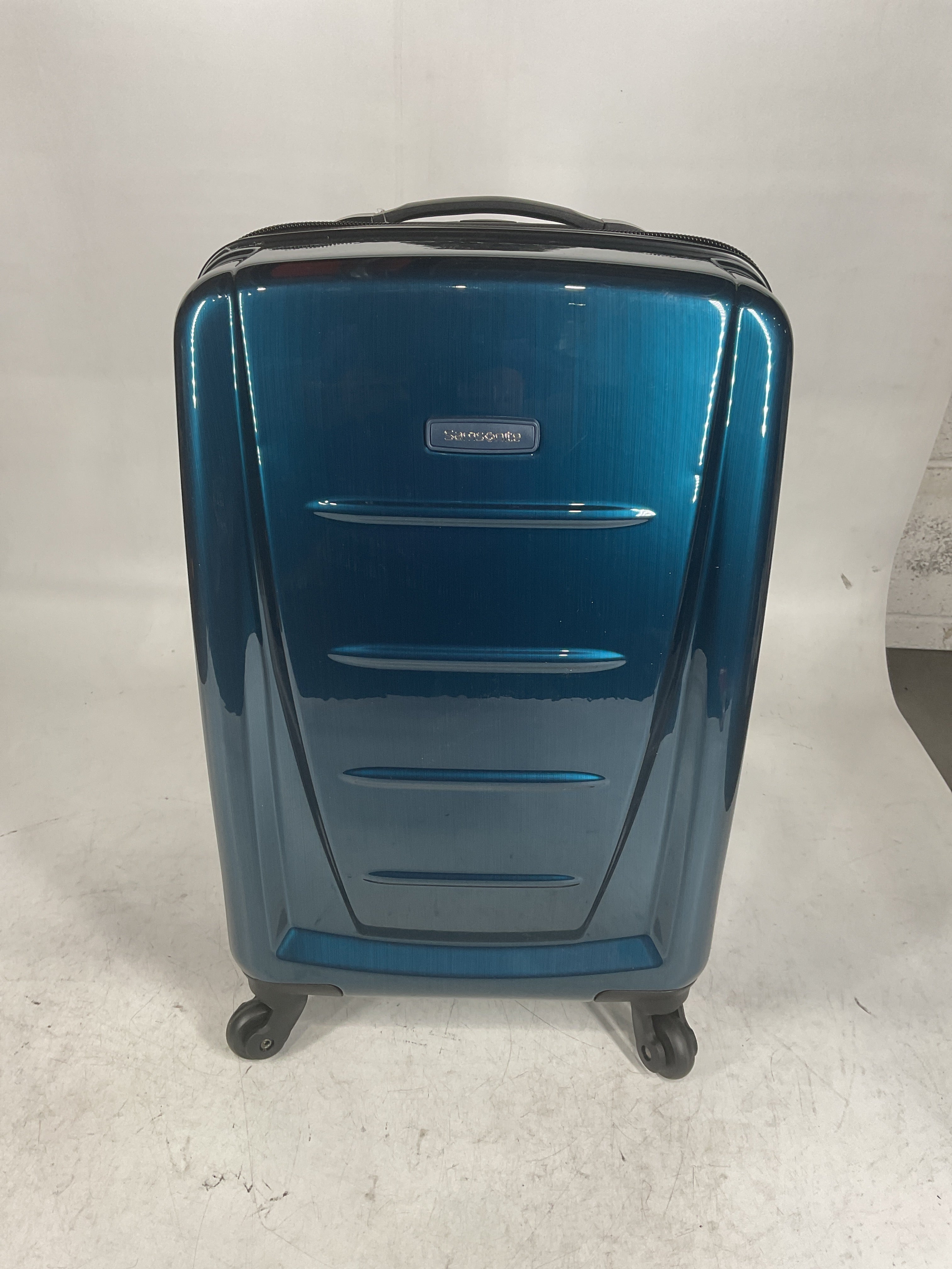 Samsonite Winfield 2 Hardside Luggage with Spinner Wheels U11