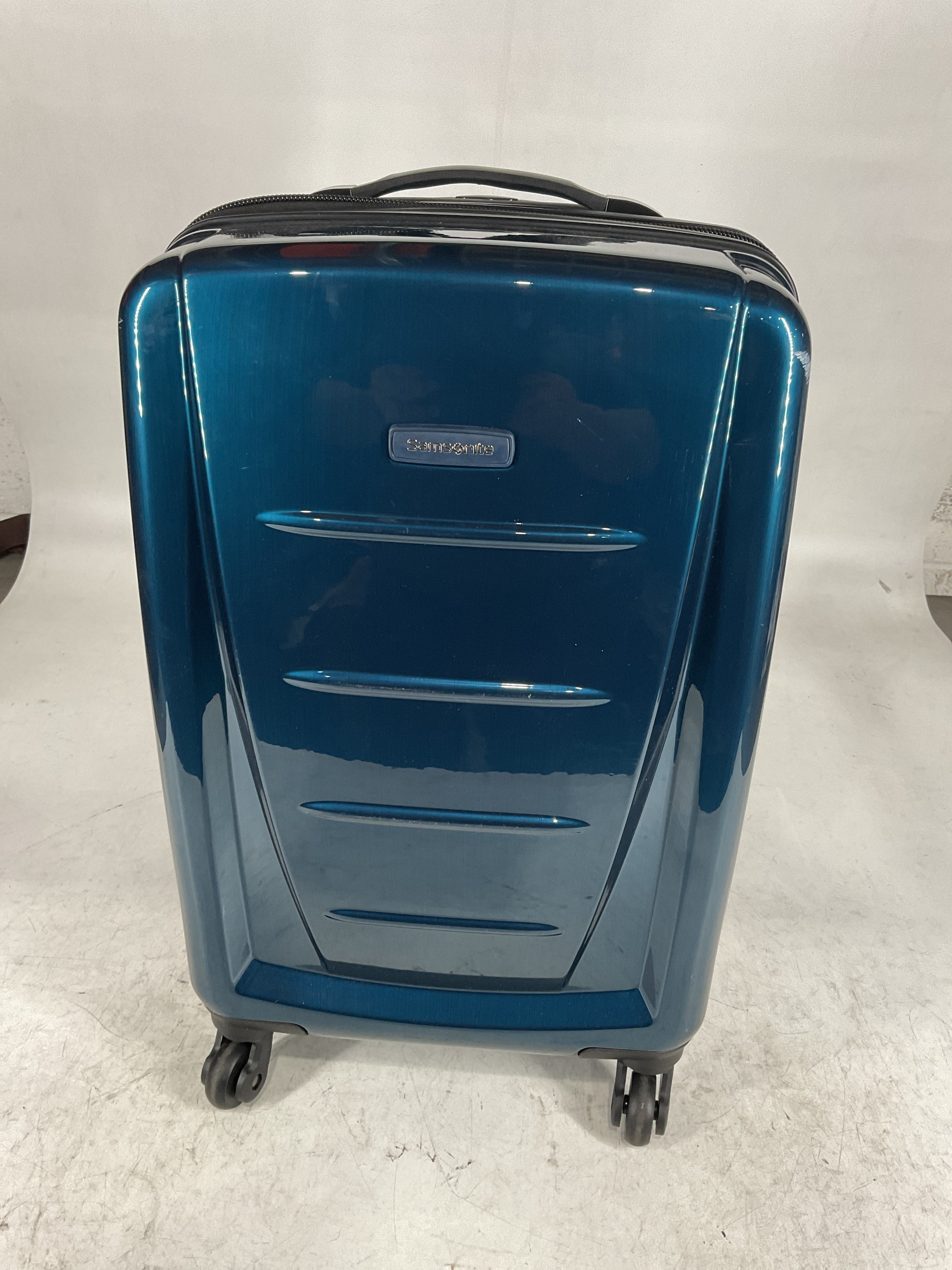 Samsonite Winfield 2 Hardside Luggage with Spinner Wheels U12