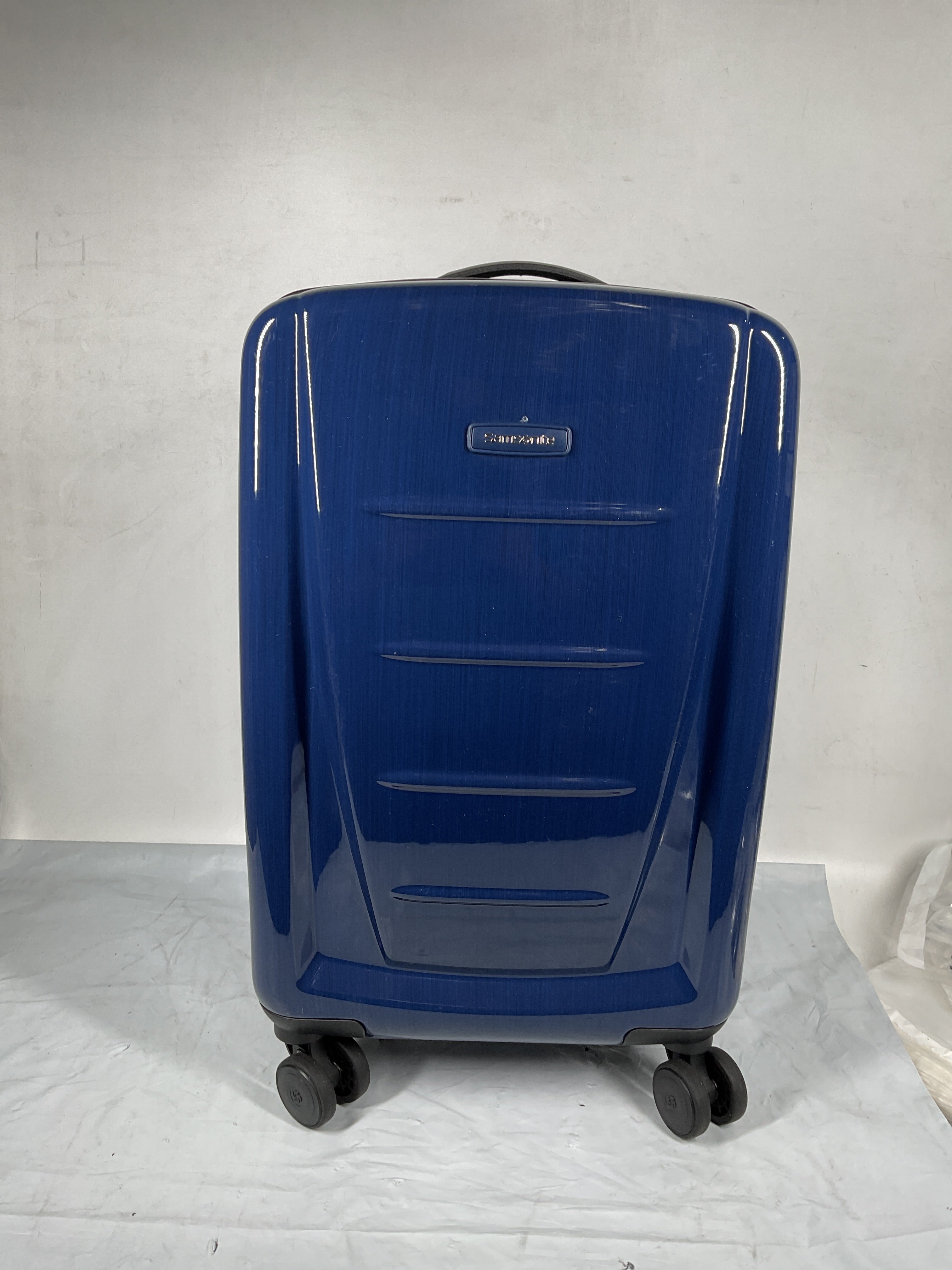 Samsonite Winfield 2 Carry-On 20-Inch Hardside Luggage with Spinner Wheels ( Navy , Carry-On 20-Inch ) Navy Carry On 20 Inch U27