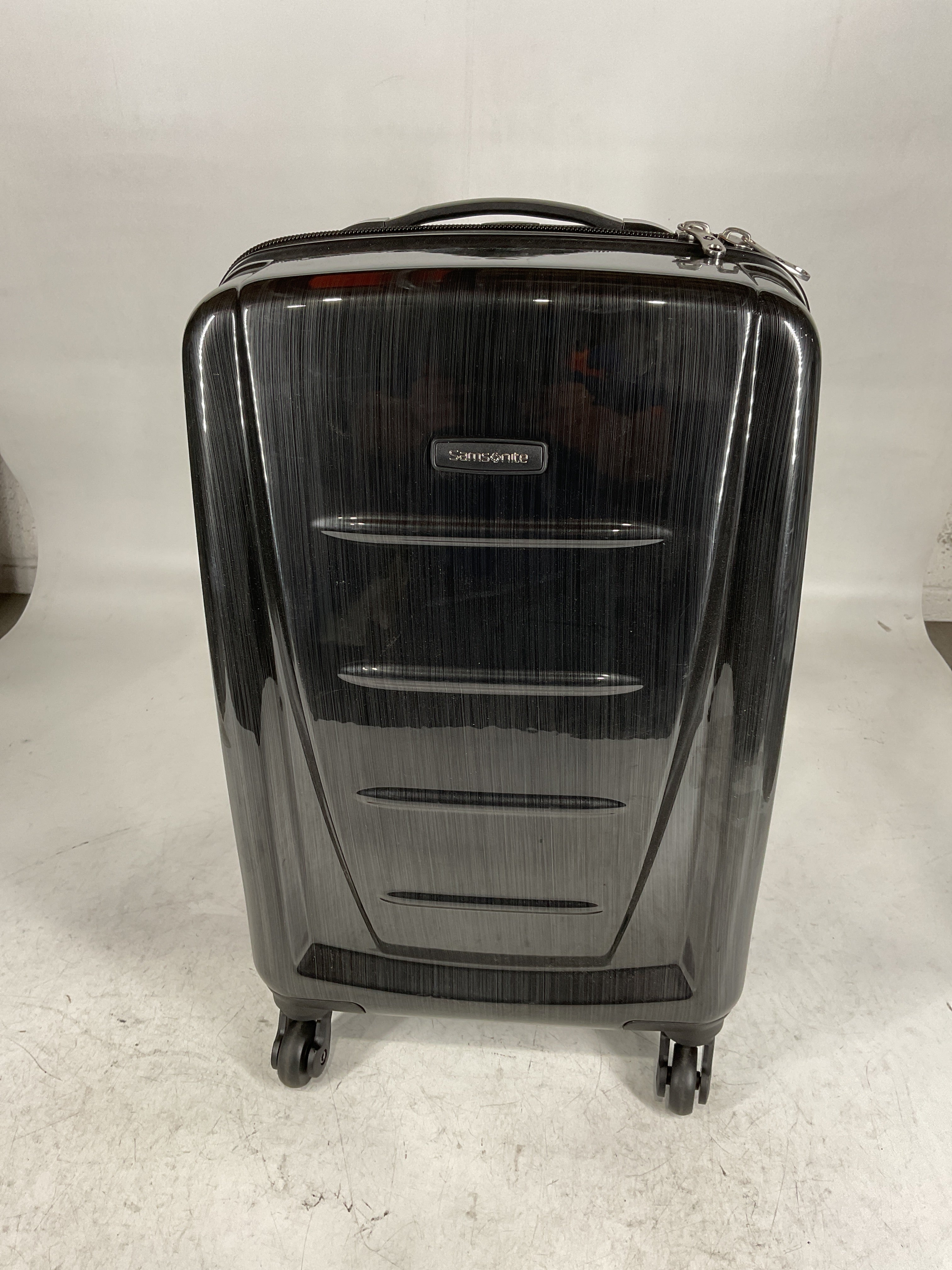 Samsonite Winfield 2 Hardside Luggage with Spinner Wheels U22