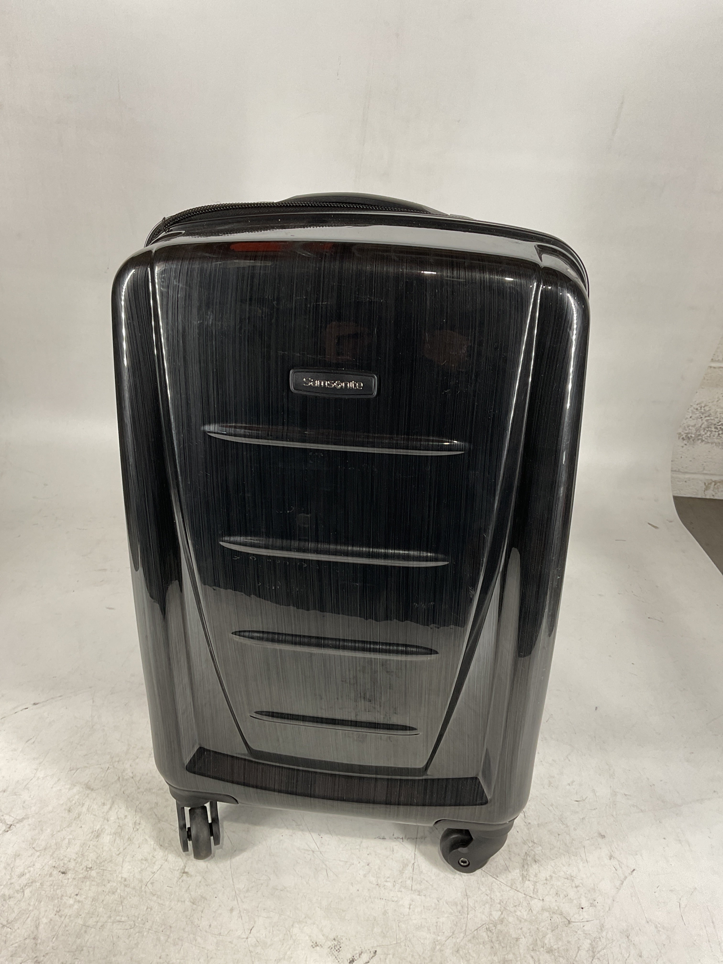 Samsonite Winfield 2 Hardside Luggage with Spinner Wheels U24