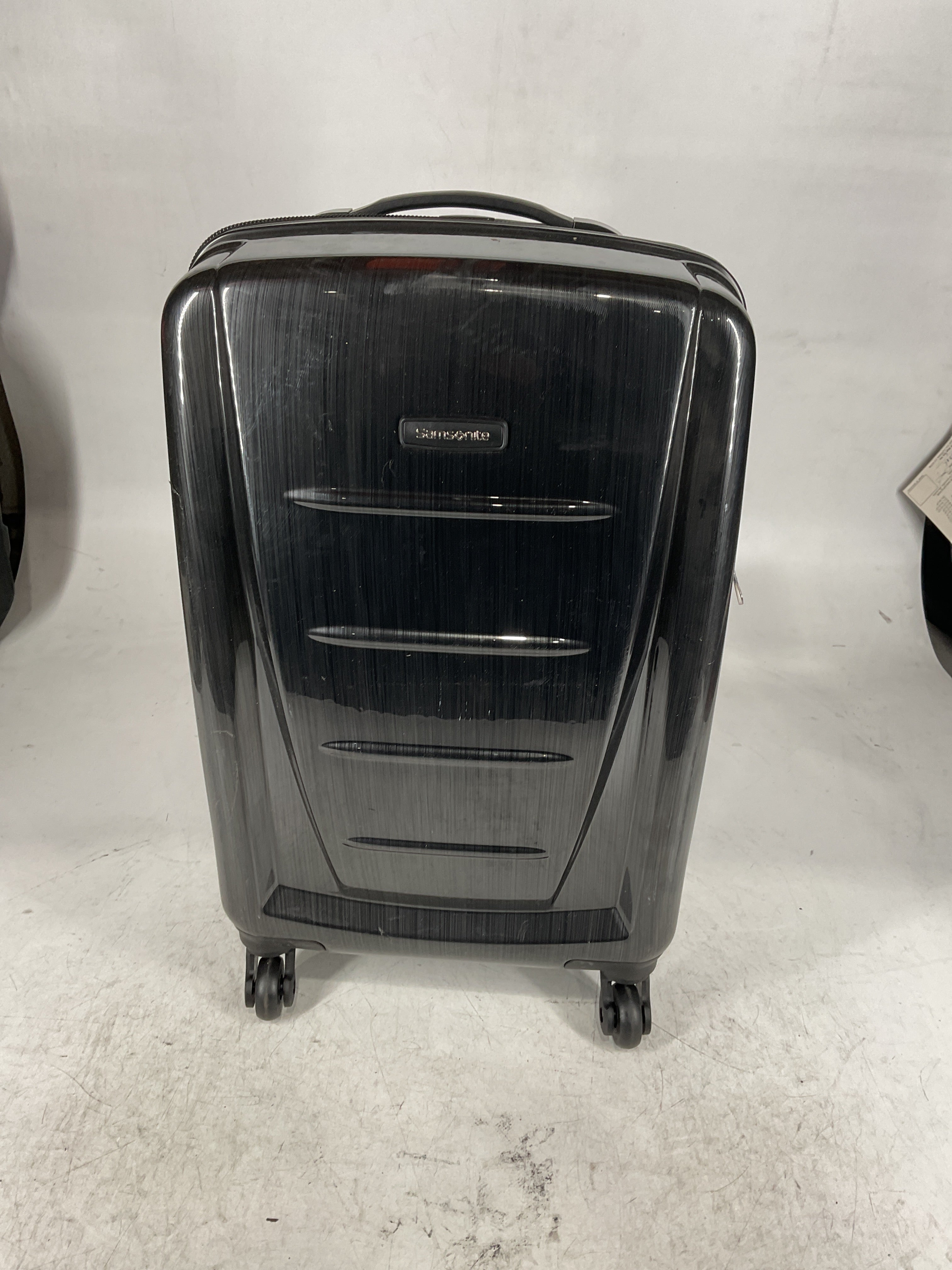 Samsonite Winfield 2 Hardside Luggage with Spinner Wheels U25