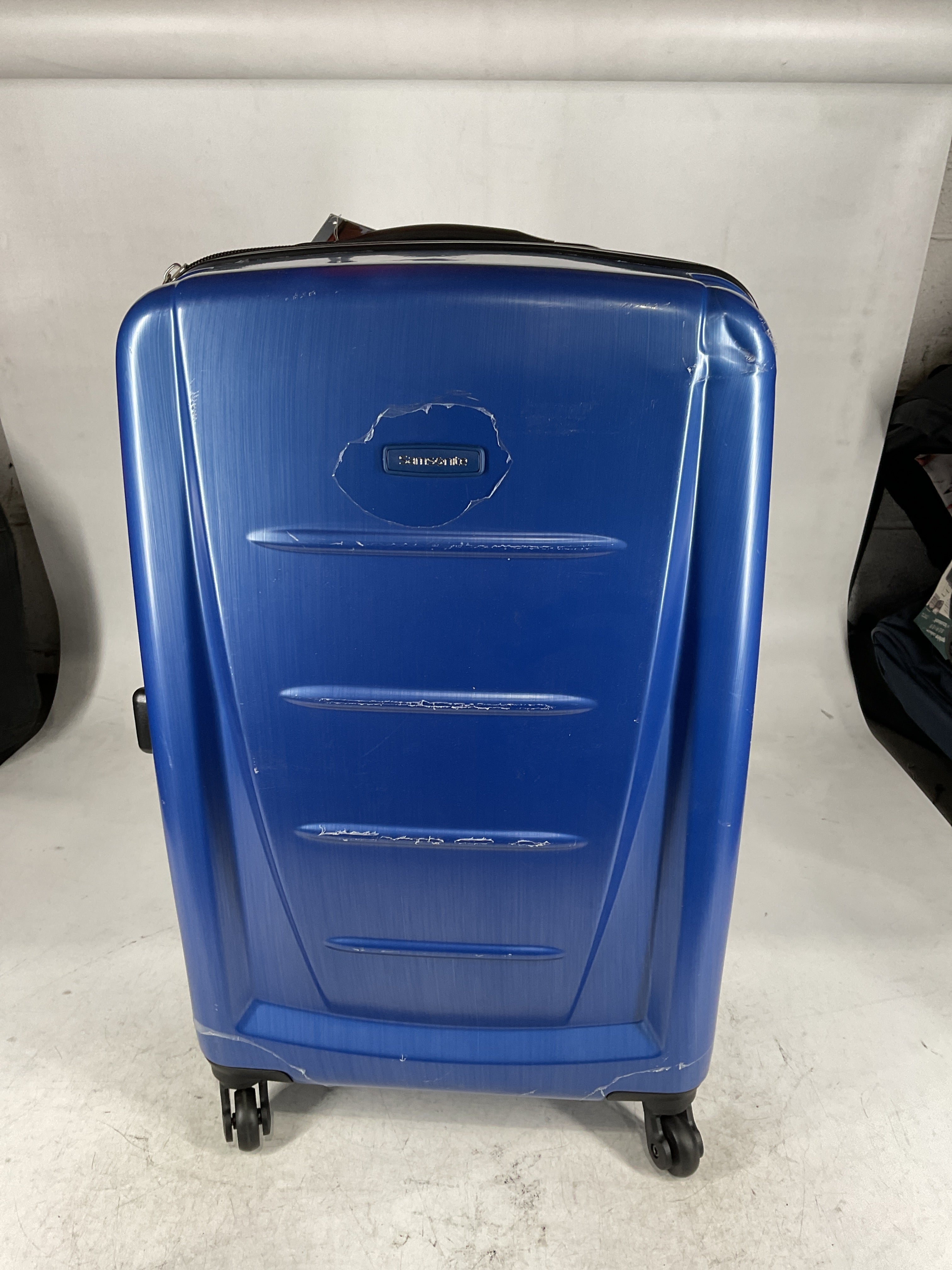 Samsonite Winfield 2 Hardside Luggage with Spinner Wheels Nordic Blue Checked Medium 24 Inch U7