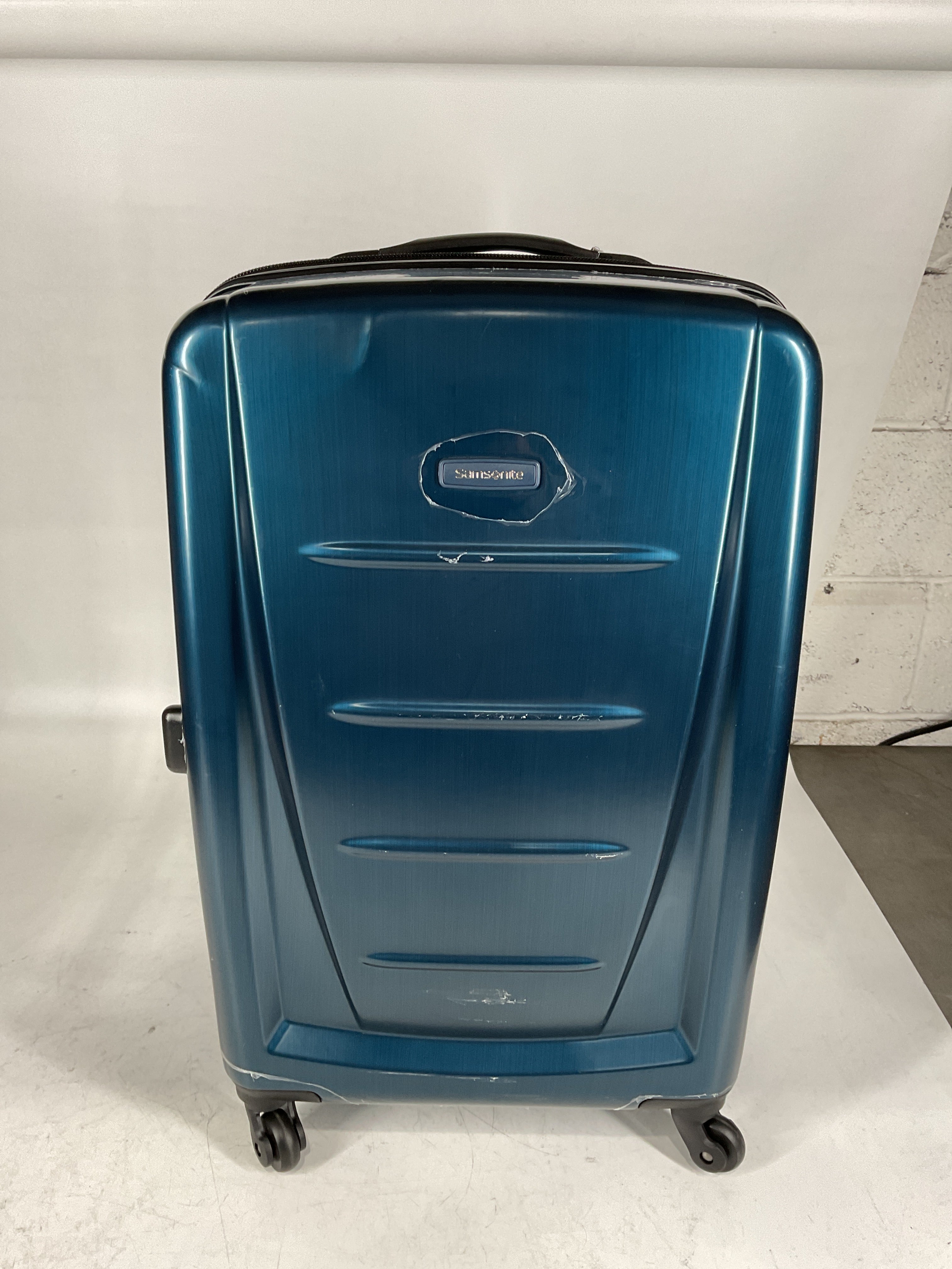 Samsonite Winfield 2 Hardside Luggage with Spinner Wheels U2