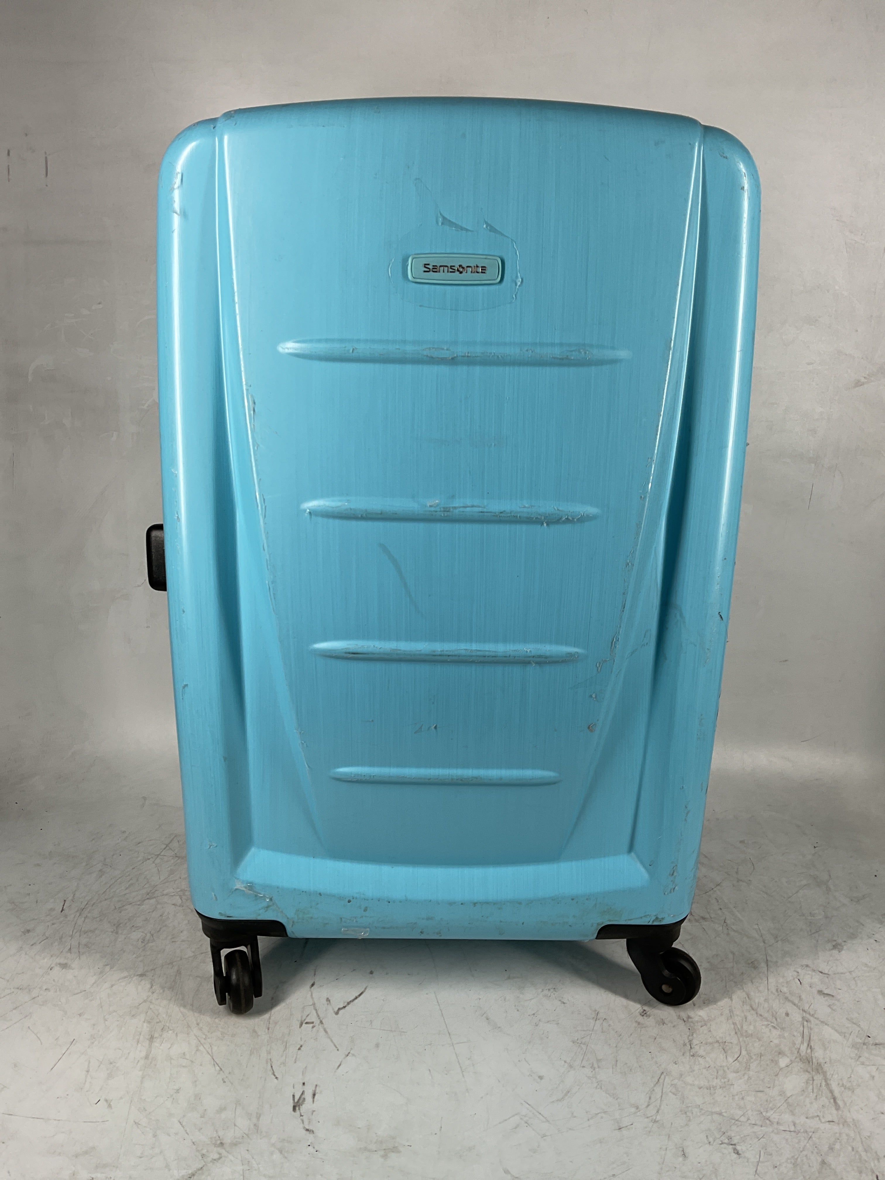 Samsonite Winfield 2 Hardside Luggage with Spinner Wheels Ice Blue Checked Medium 24 Inch U3