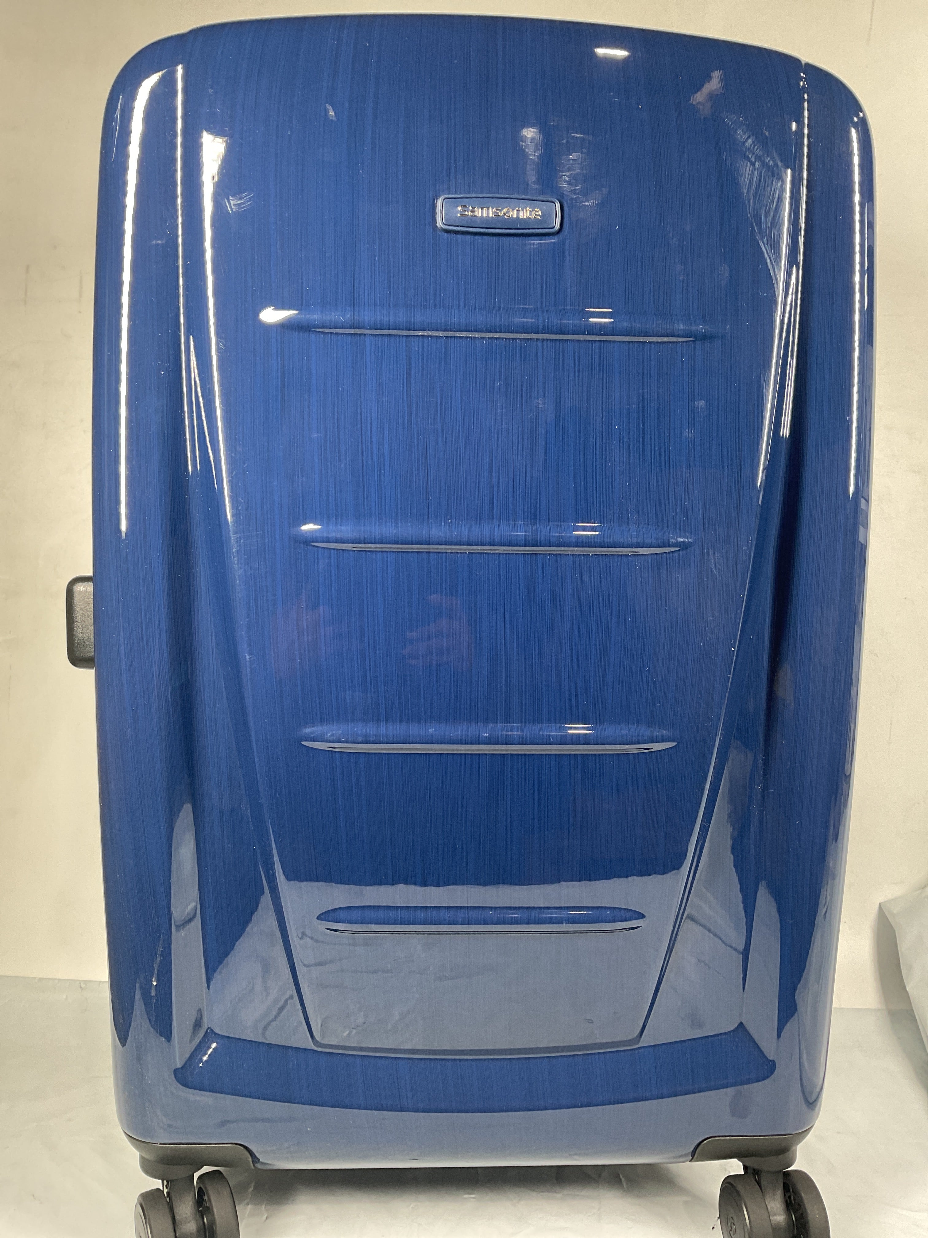 Samsonite Winfield 2 Hardside Luggage with 360 Spinner Wheels, TSA Lock, Airline Approved ( Navy , Checked-Medium 24-Inch ) Navy Checked Medium 24 Inch U10