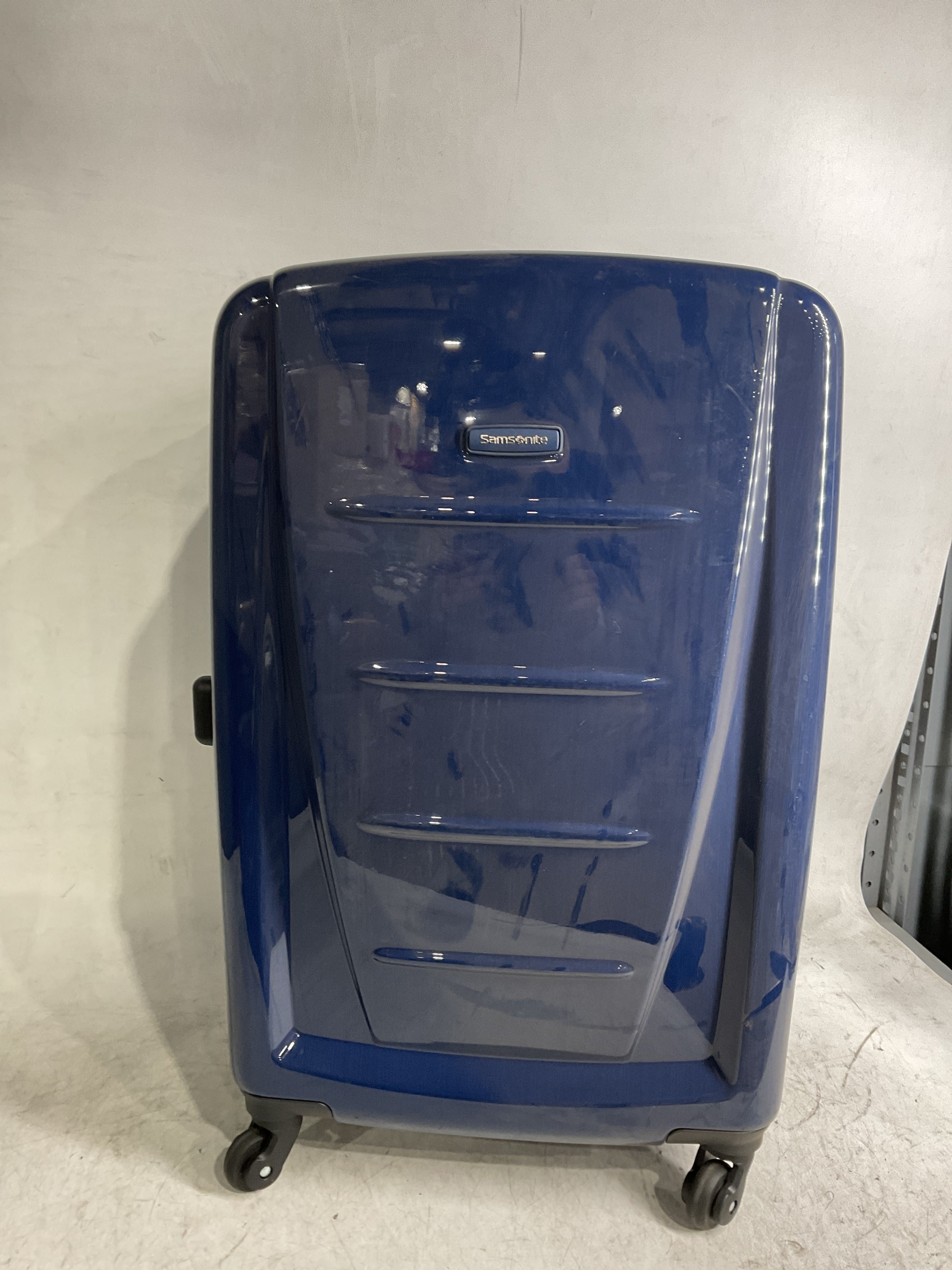 Samsonite Winfield 2 Hardside Luggage with 360 Spinner Wheels, TSA Lock, Airline Approved ( Navy , Checked-Medium 24-Inch ) Navy Checked Medium 24 Inch U5