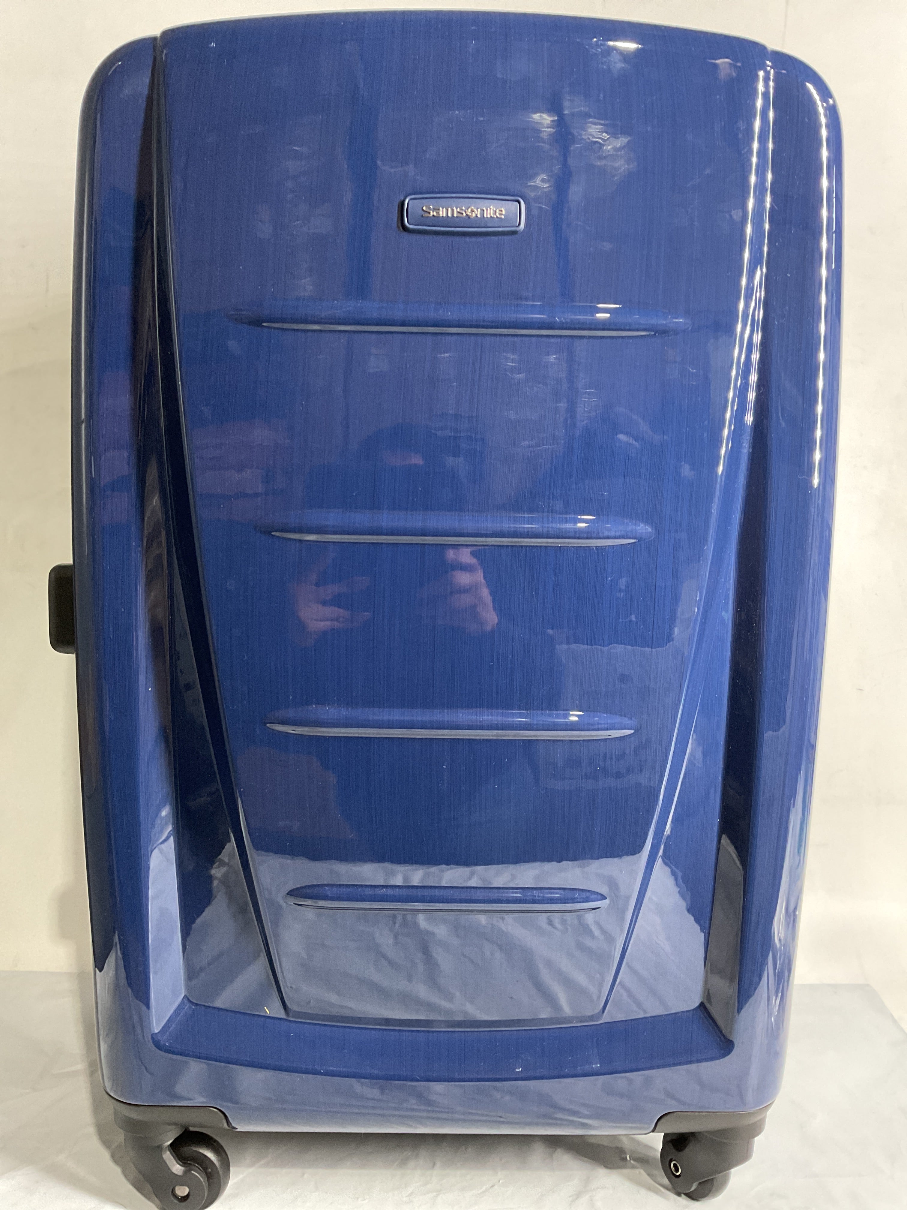 Samsonite Winfield 2 Hardside Luggage with 360 Spinner Wheels, TSA Lock, Airline Approved ( Navy , Checked-Medium 24-Inch ) Navy Checked Medium 24 Inch U7