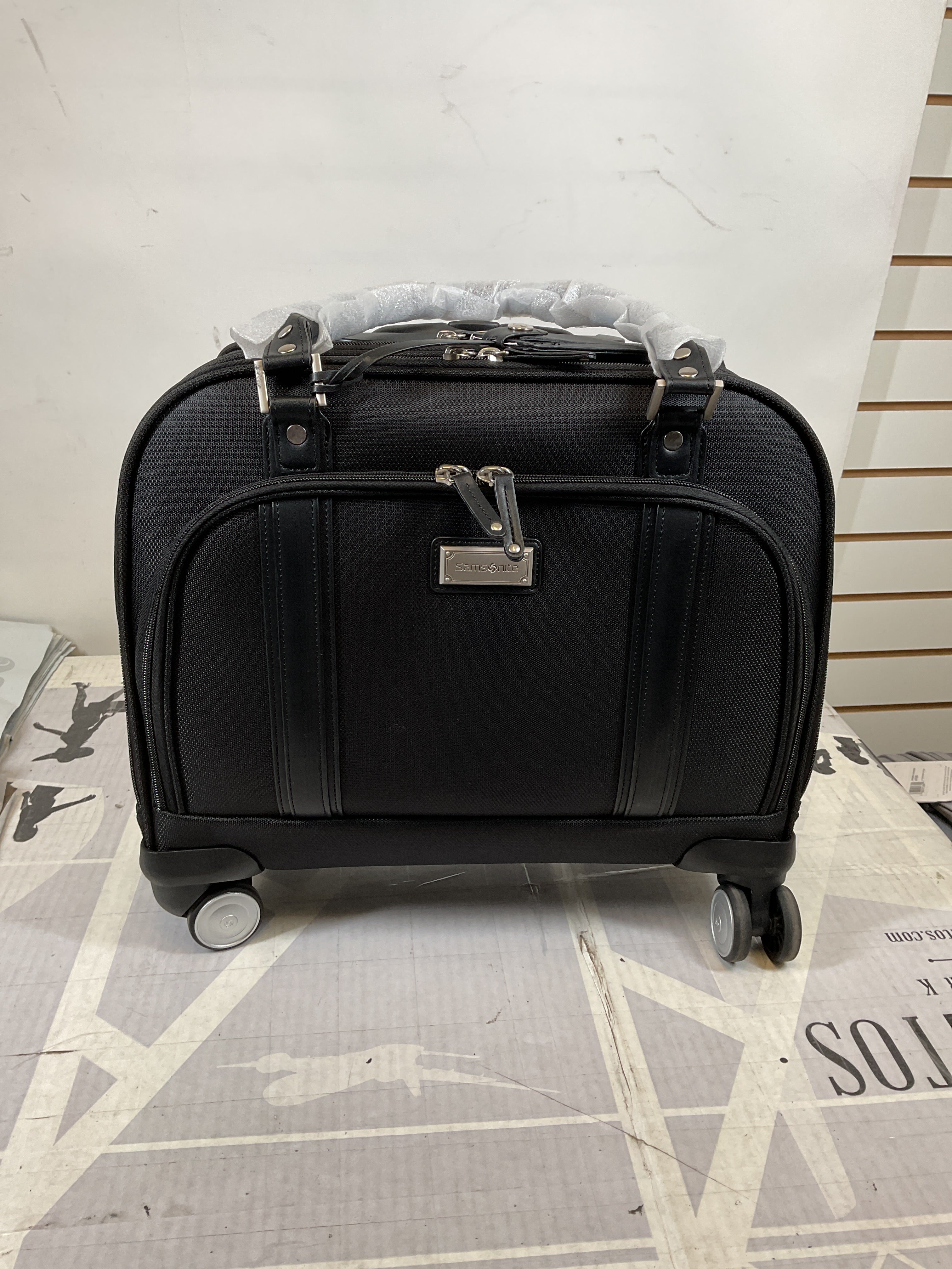 Samsonite Luggage Women's Spinner Mobile Office ( Black/Chrome , One Size ) Black/Chrome One Size U94