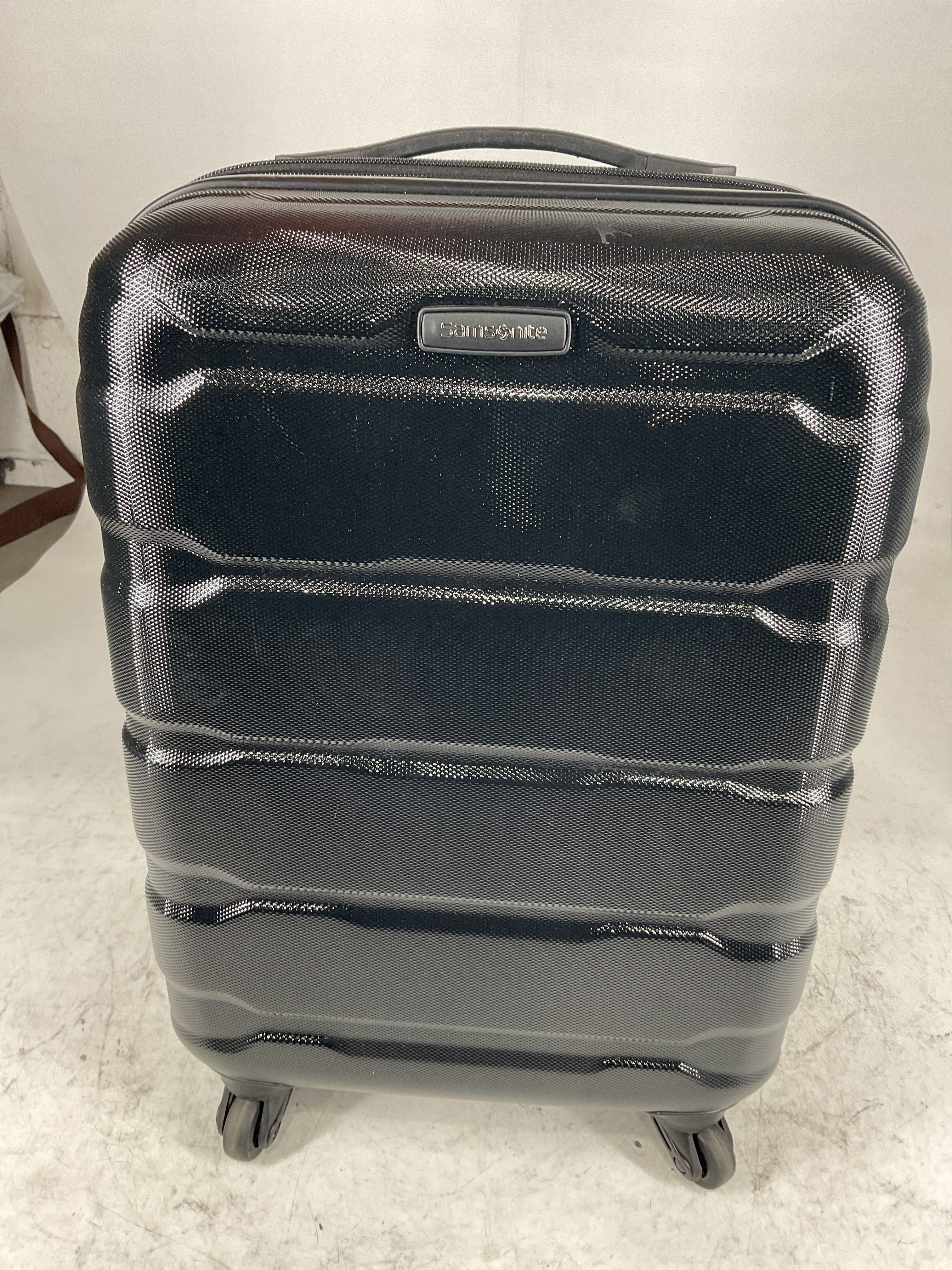Samsonite Omni Pc Hardside Expandable Luggage with Spinner Wheels U13