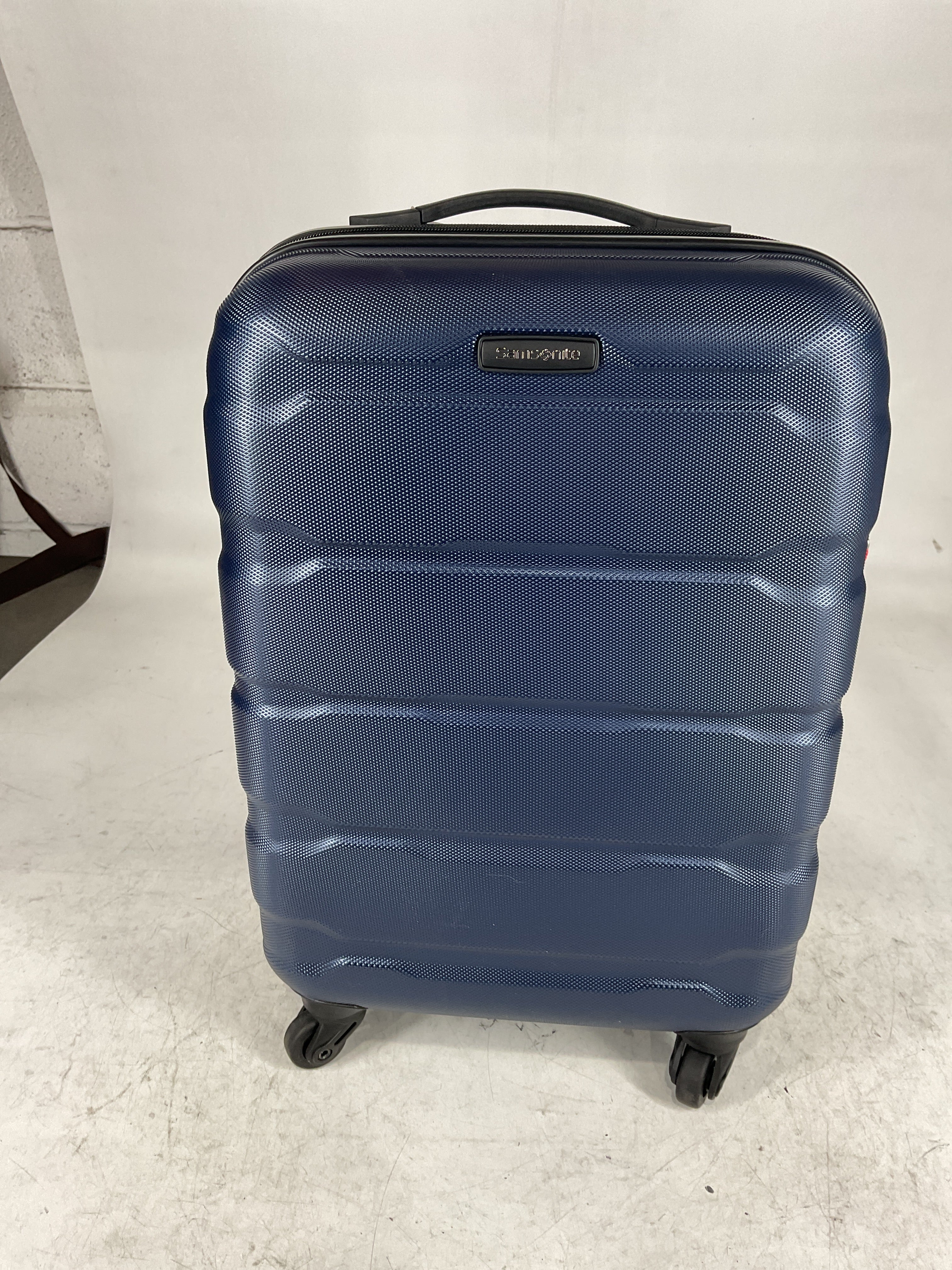 Samsonite Omni Pc Hardside Expandable Luggage with Spinner Wheels U25